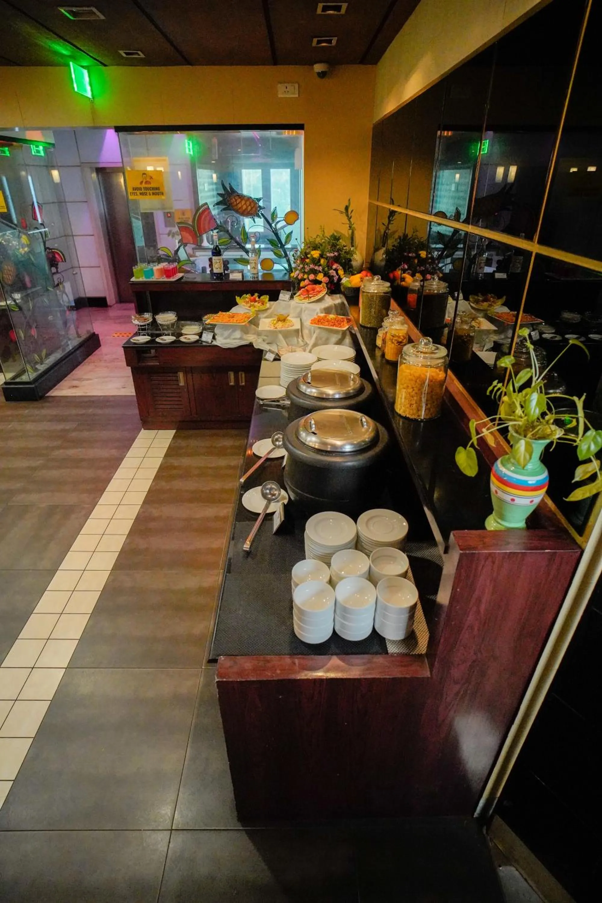 Restaurant/places to eat in Hotel Olive Eva