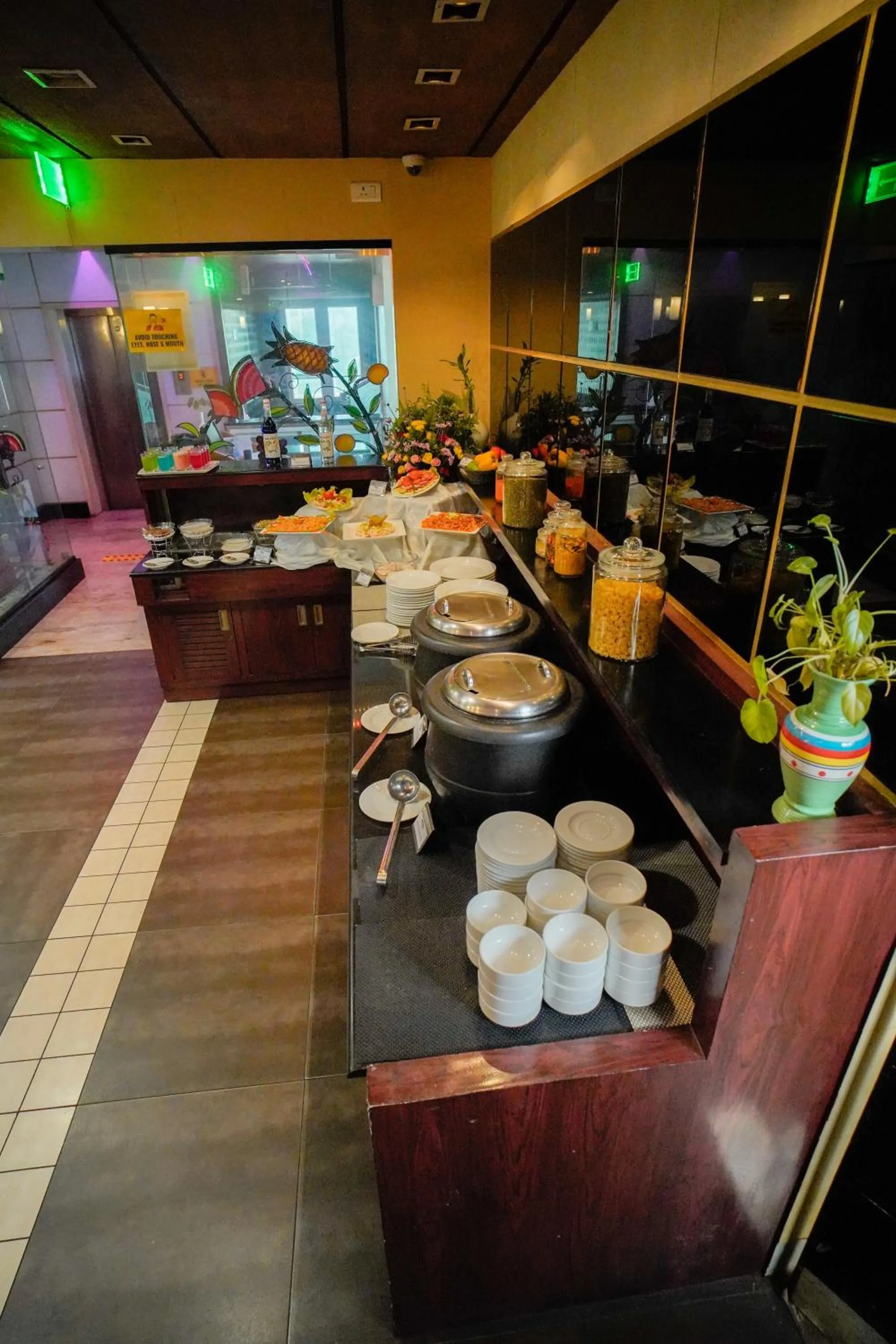 Restaurant/places to eat in Hotel Olive Eva