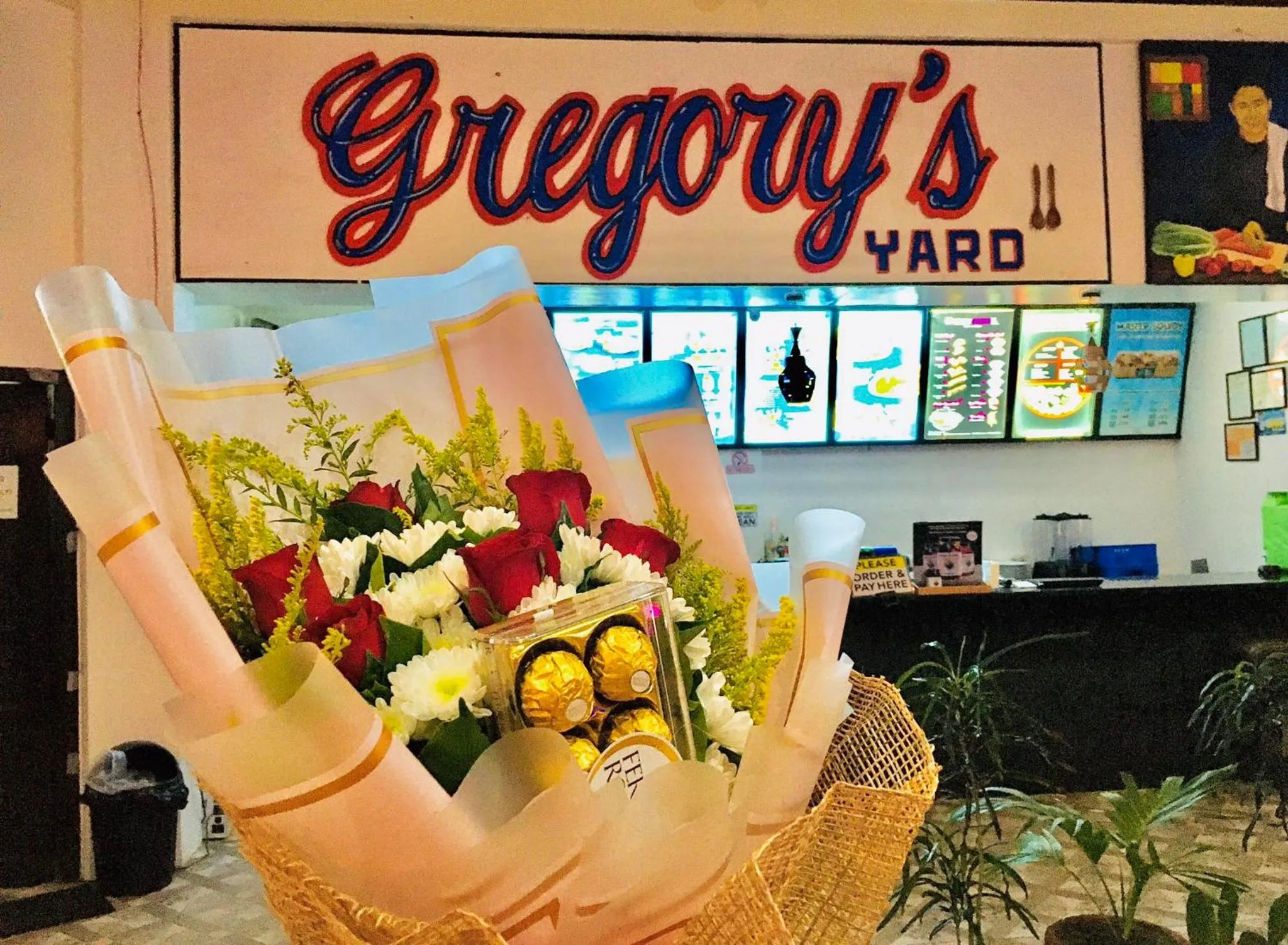 Restaurant/places to eat in Bolo Hills Beach Club And Residence