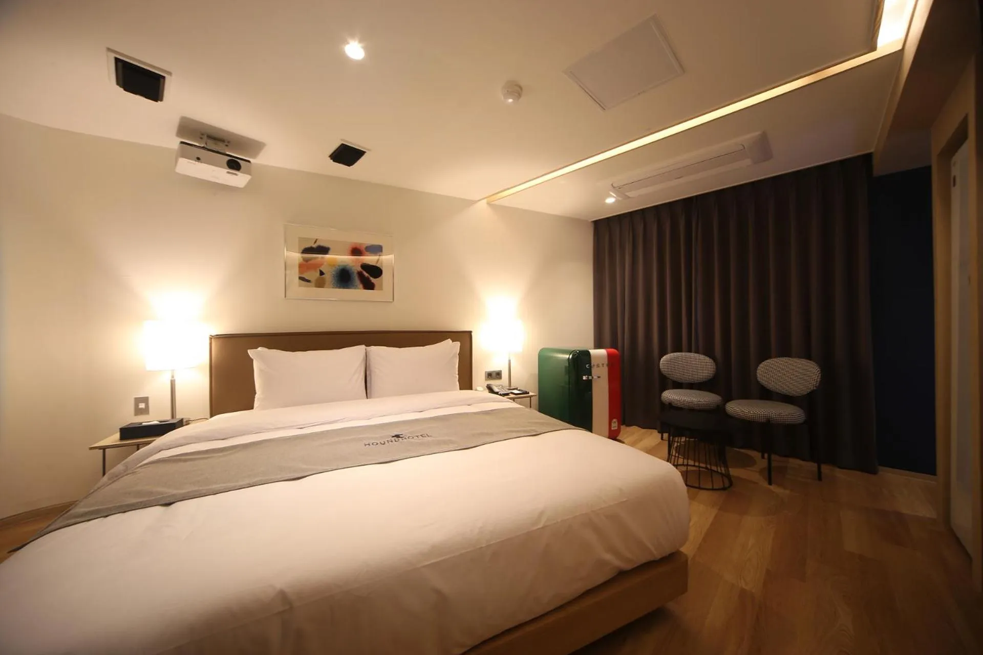 Bed in Dongnae Hound Hotel Sajik Minam Station