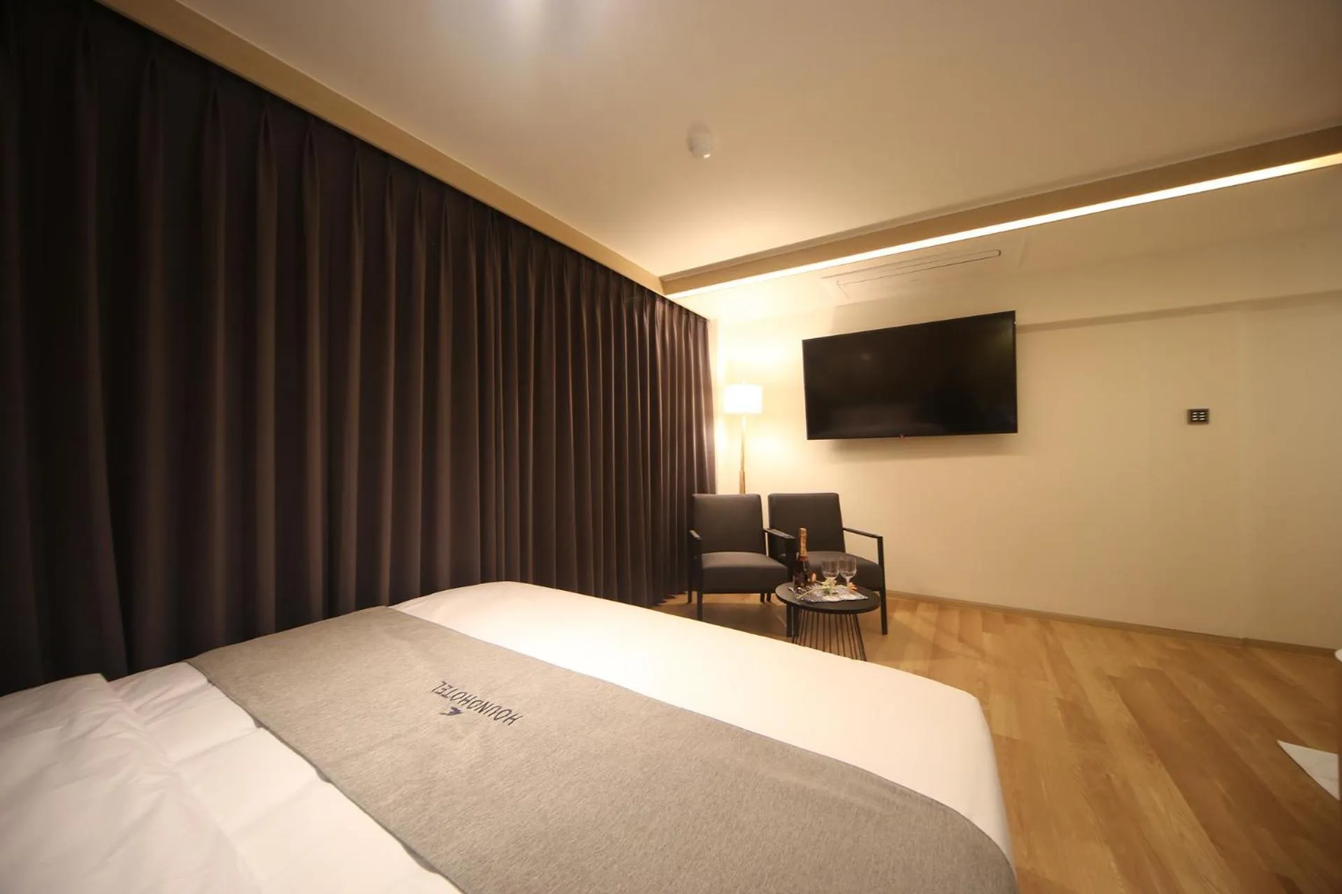 Bed in Dongnae Hound Hotel Sajik Minam Station