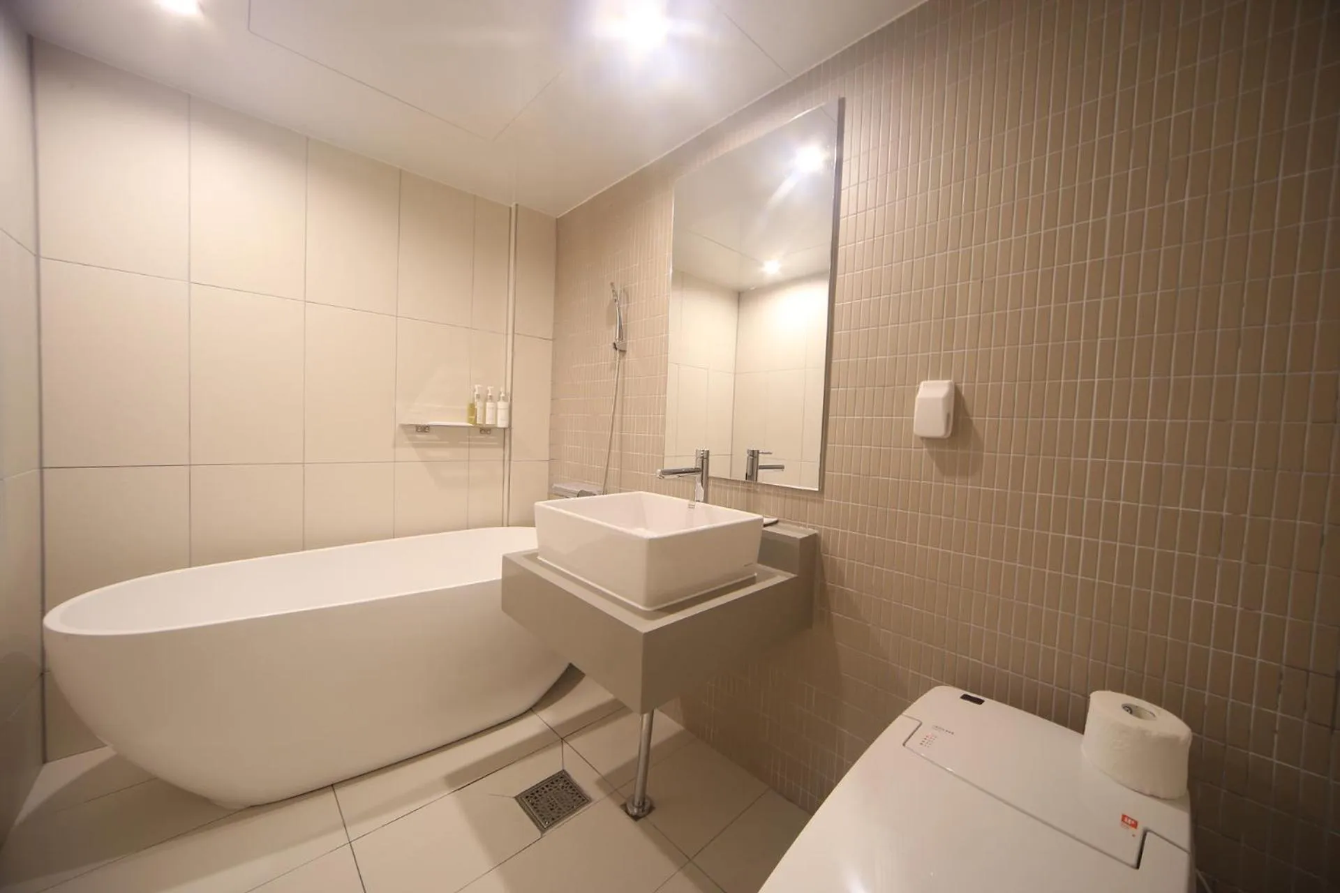 Toilet in Dongnae Hound Hotel Sajik Minam Station