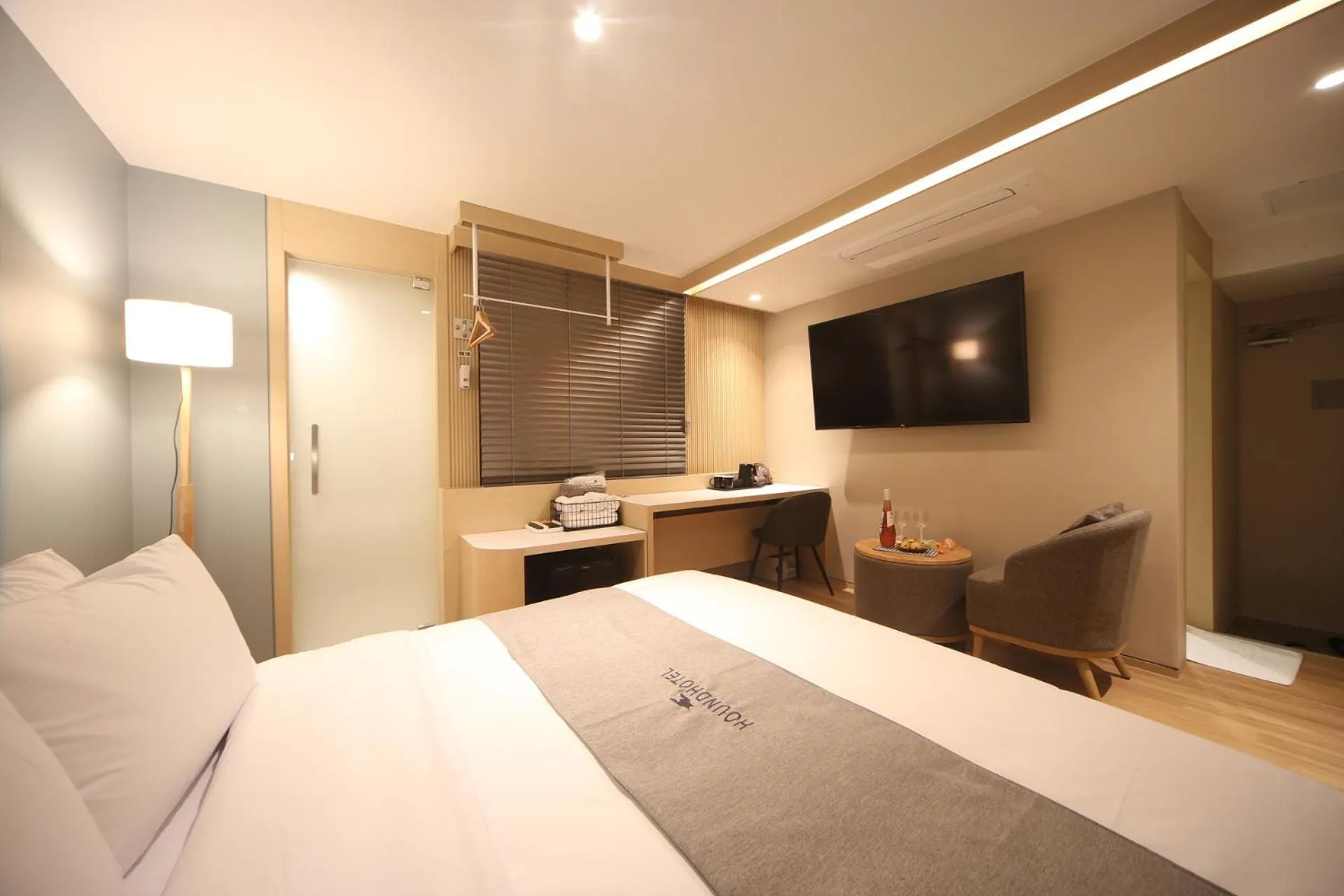 Bed in Dongnae Hound Hotel Sajik Minam Station