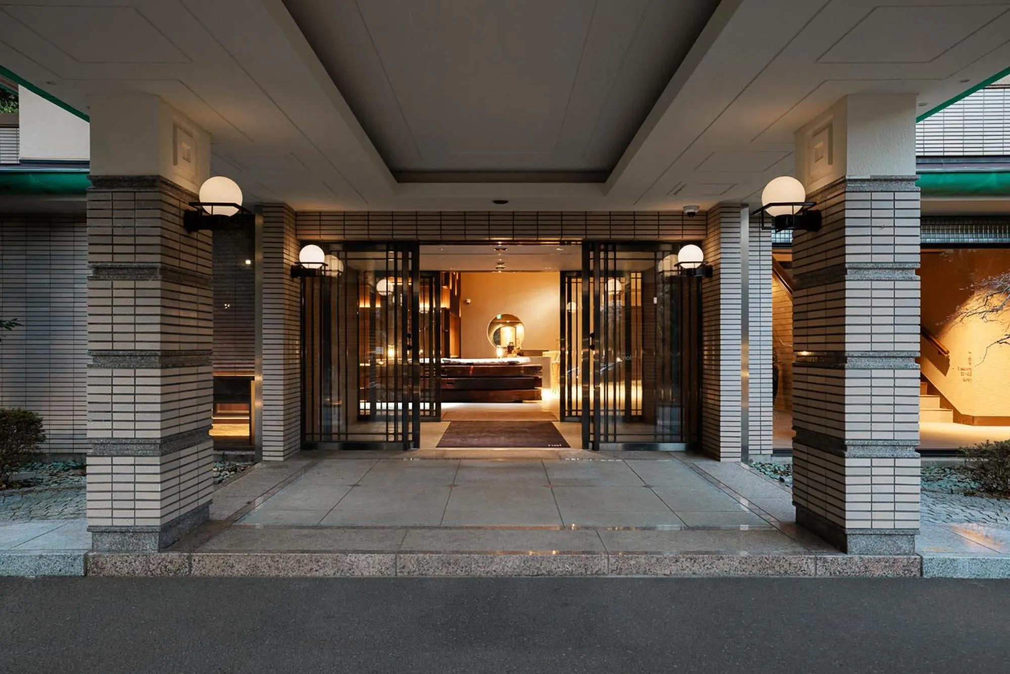 Facade/entrance in nol hakone myojindai