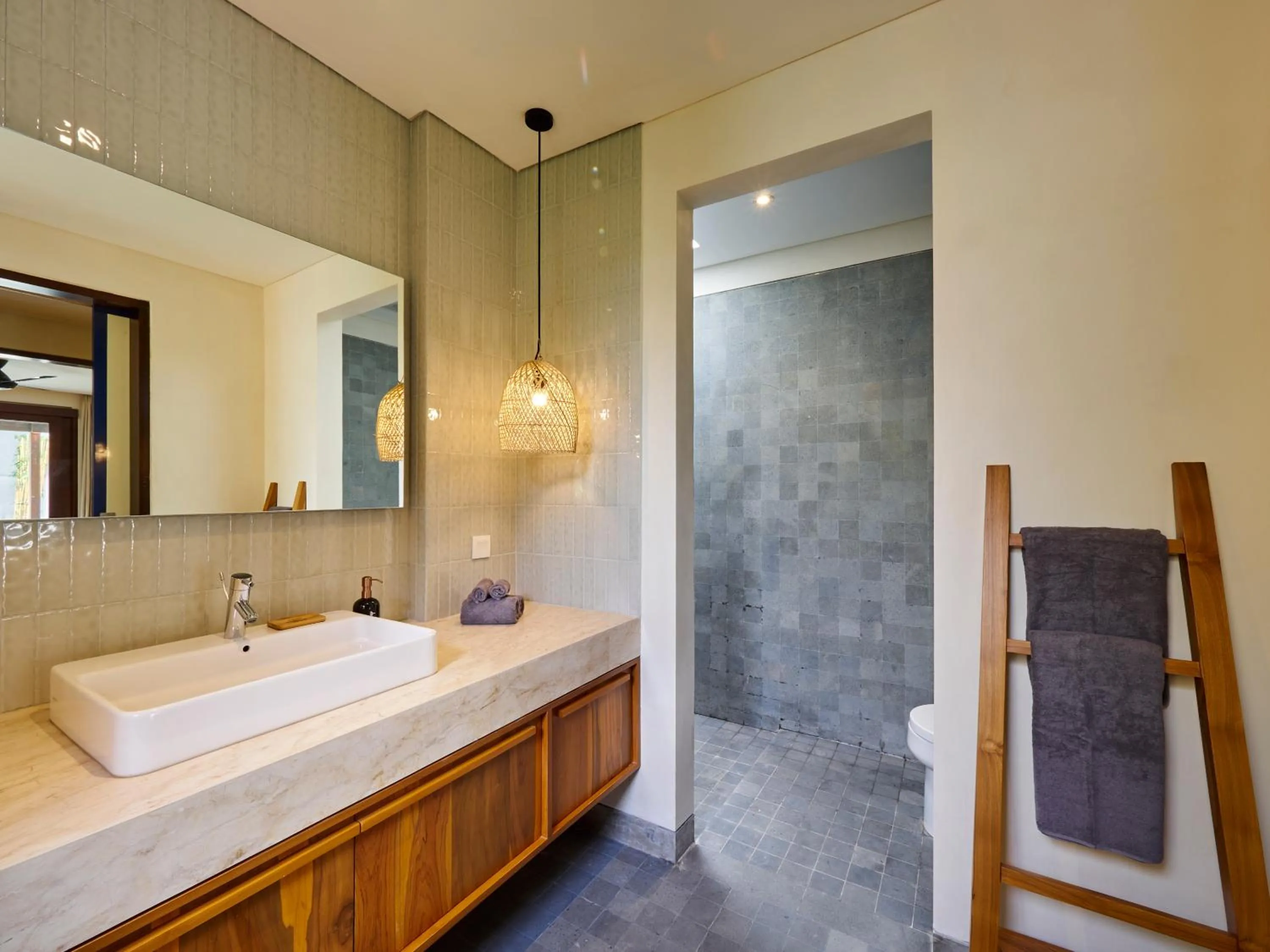 Shower in Bumbak Park Villas By Nakula