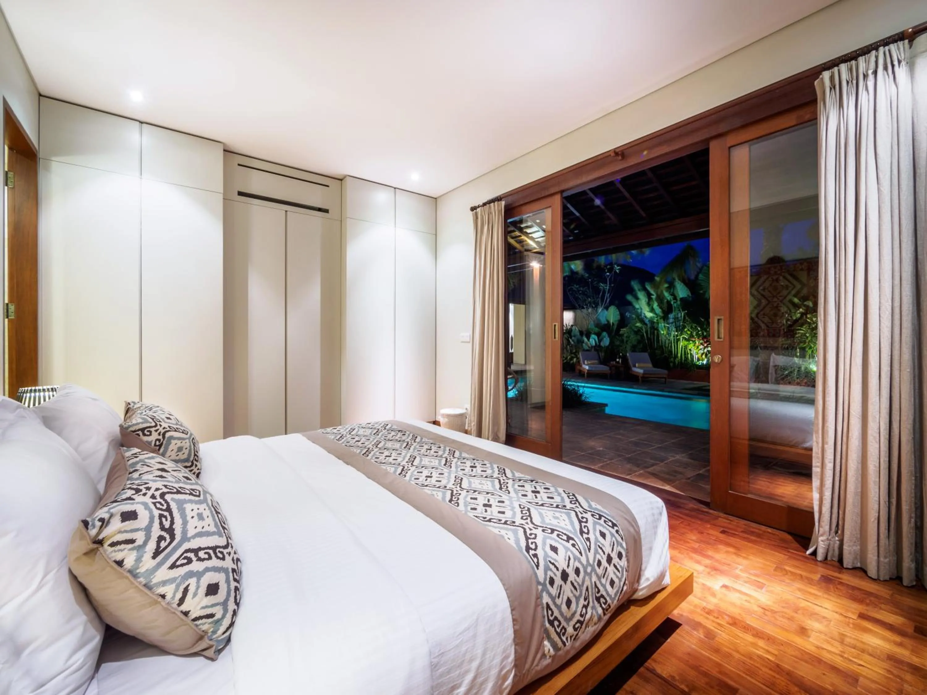 Bedroom, Bed in Bumbak Park Villas By Nakula