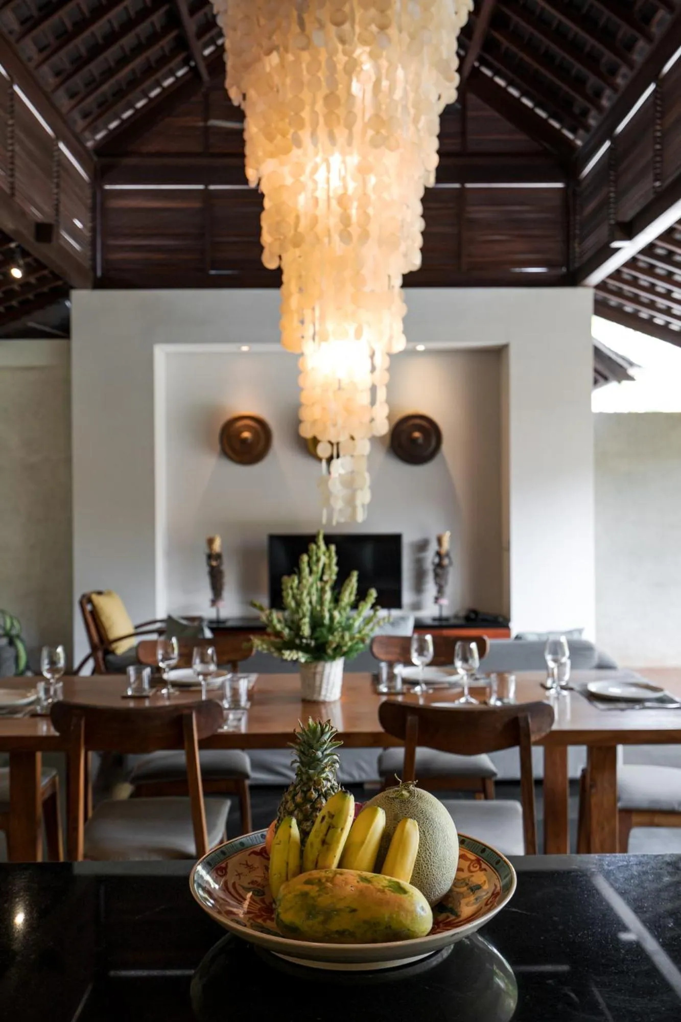 Dining area in Bumbak Park Villas By Nakula