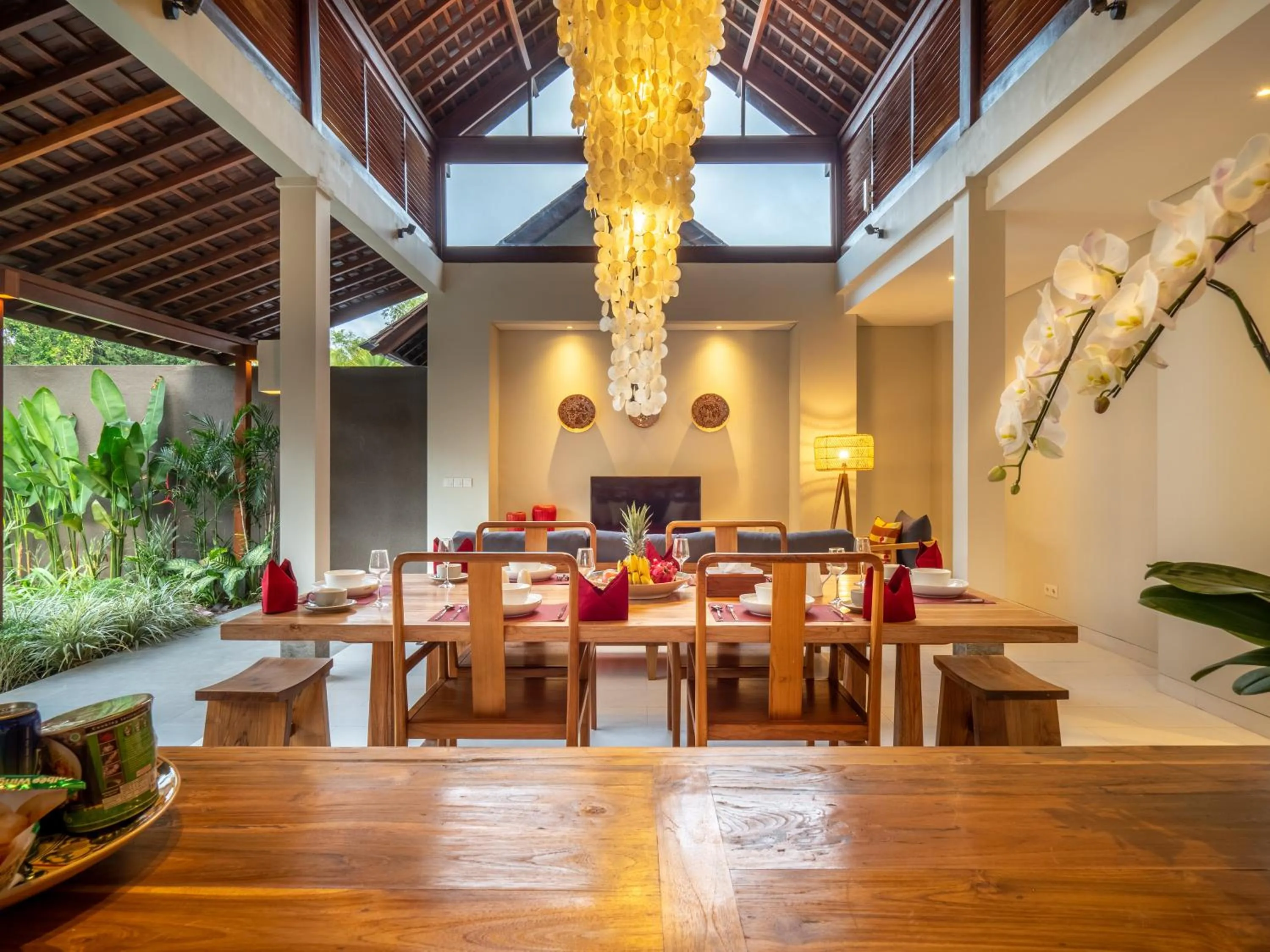 Seating area in Bumbak Park Villas By Nakula