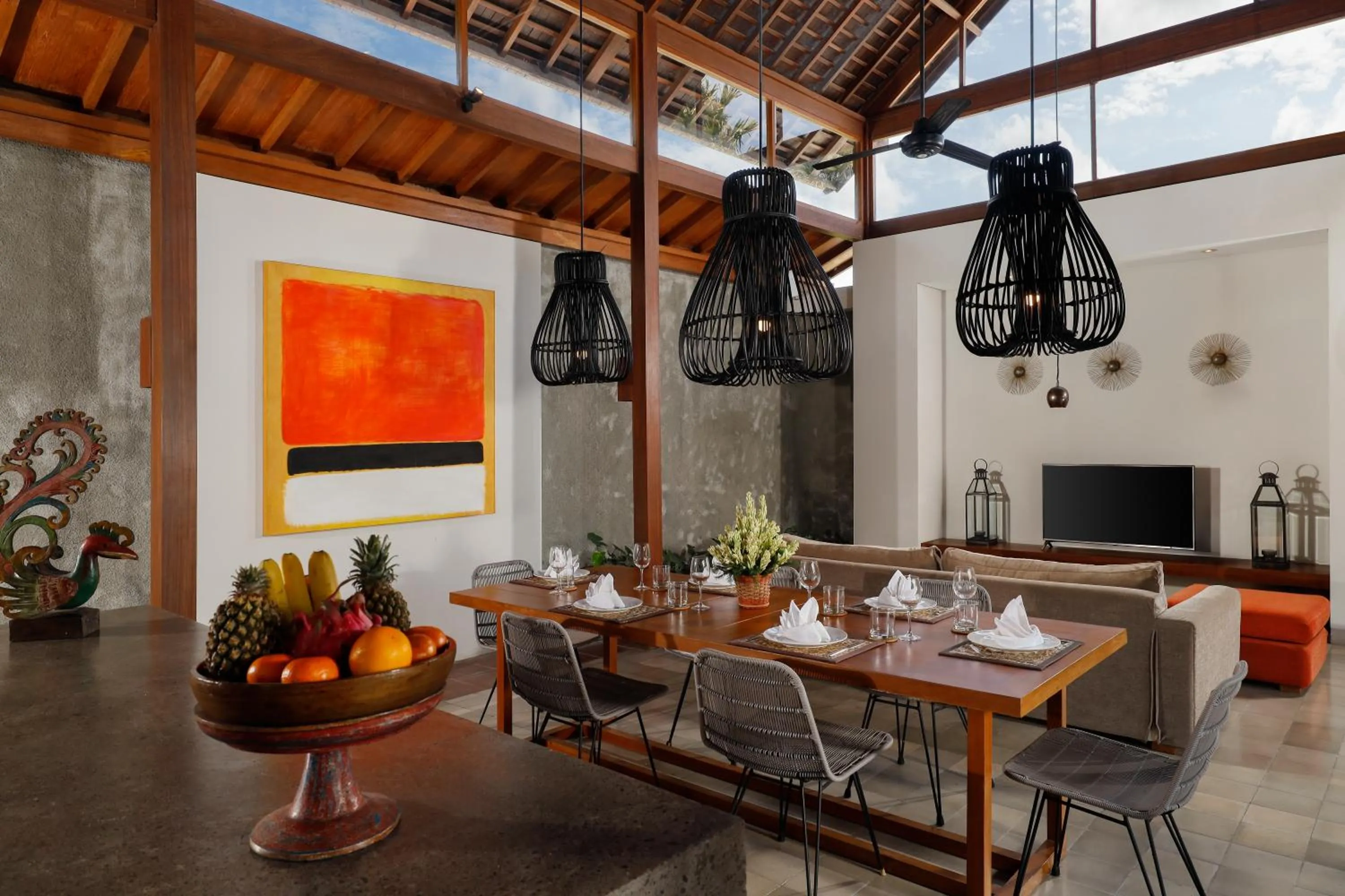 Dining area in Bumbak Park Villas By Nakula