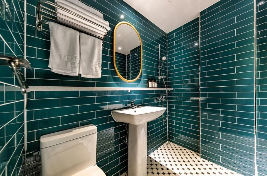 Shower in Hotel No. 25 Gyeongju bus terminal