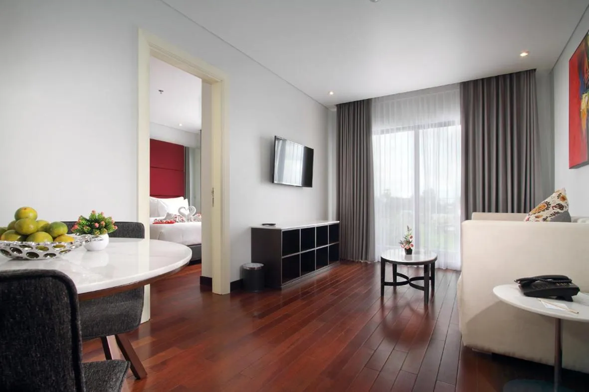 HELIOS HOTEL & CONVENTION