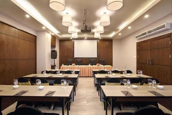 HELIOS HOTEL & CONVENTION