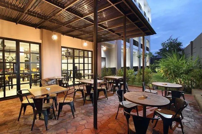 HELIOS HOTEL & CONVENTION