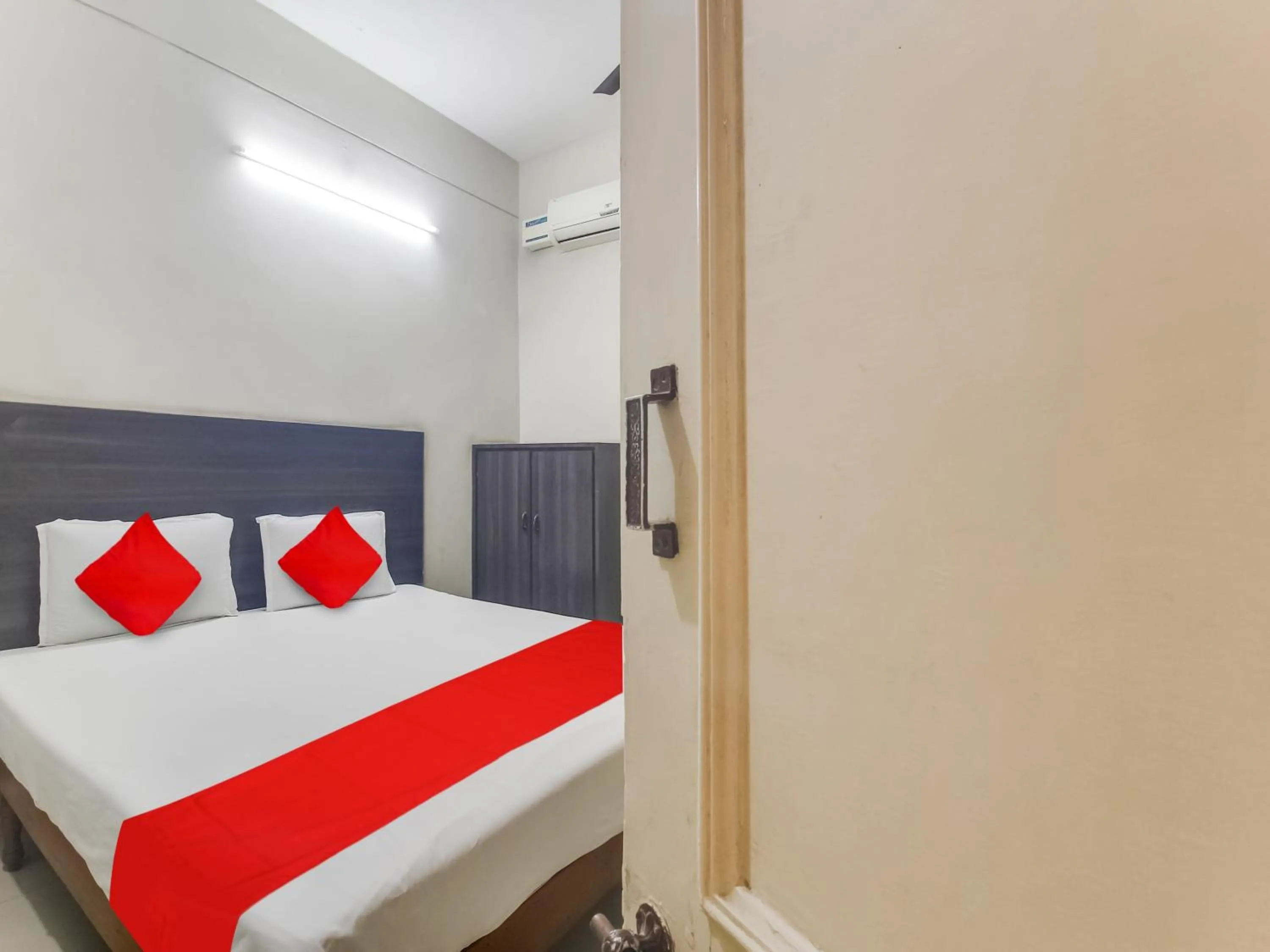 Bedroom, Bed in Hotel O Bharat Lodge