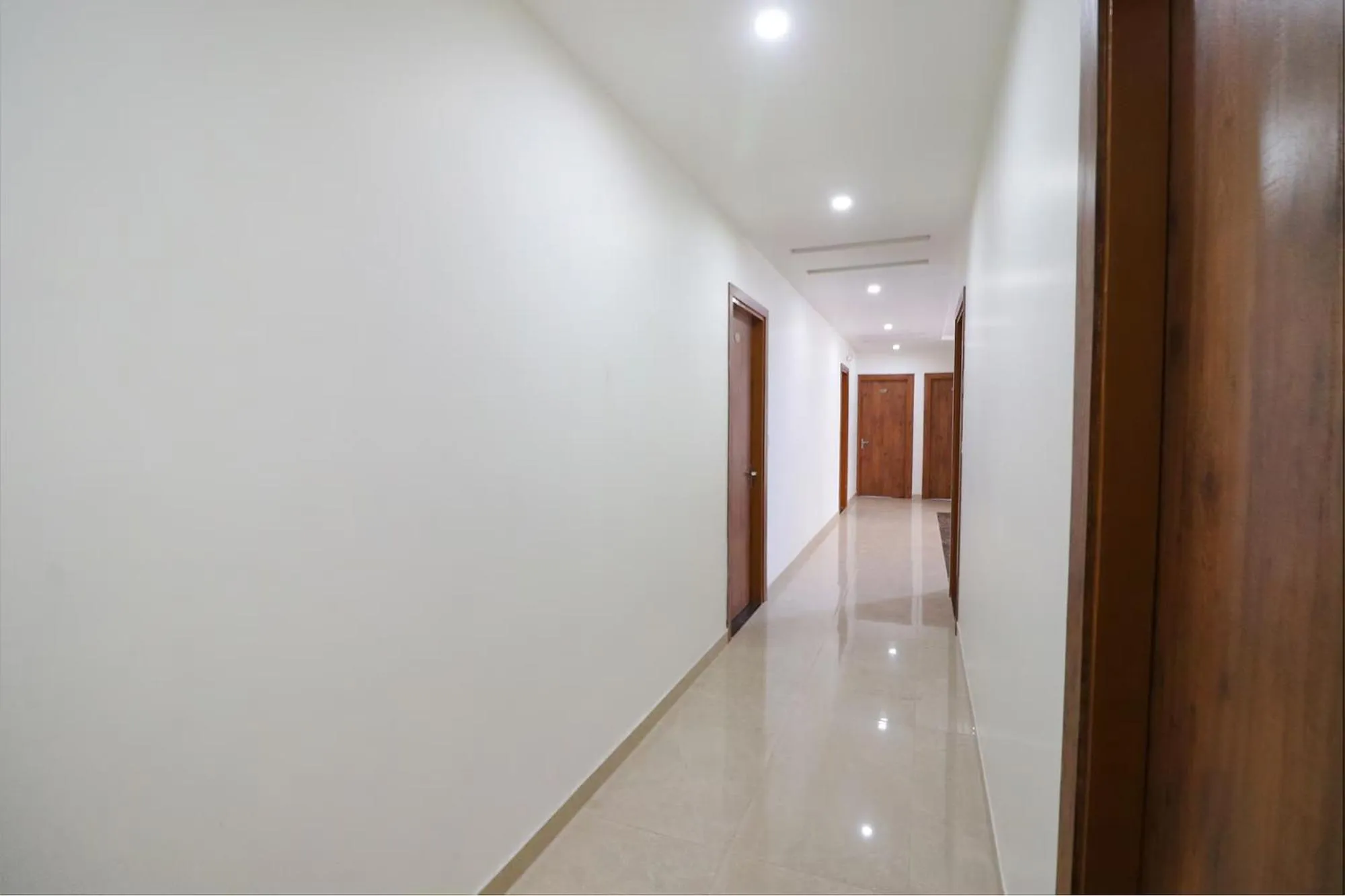 Lobby or reception in FabHotel AVS Grand and Banquets - 500m from Gomti Nagar railway station