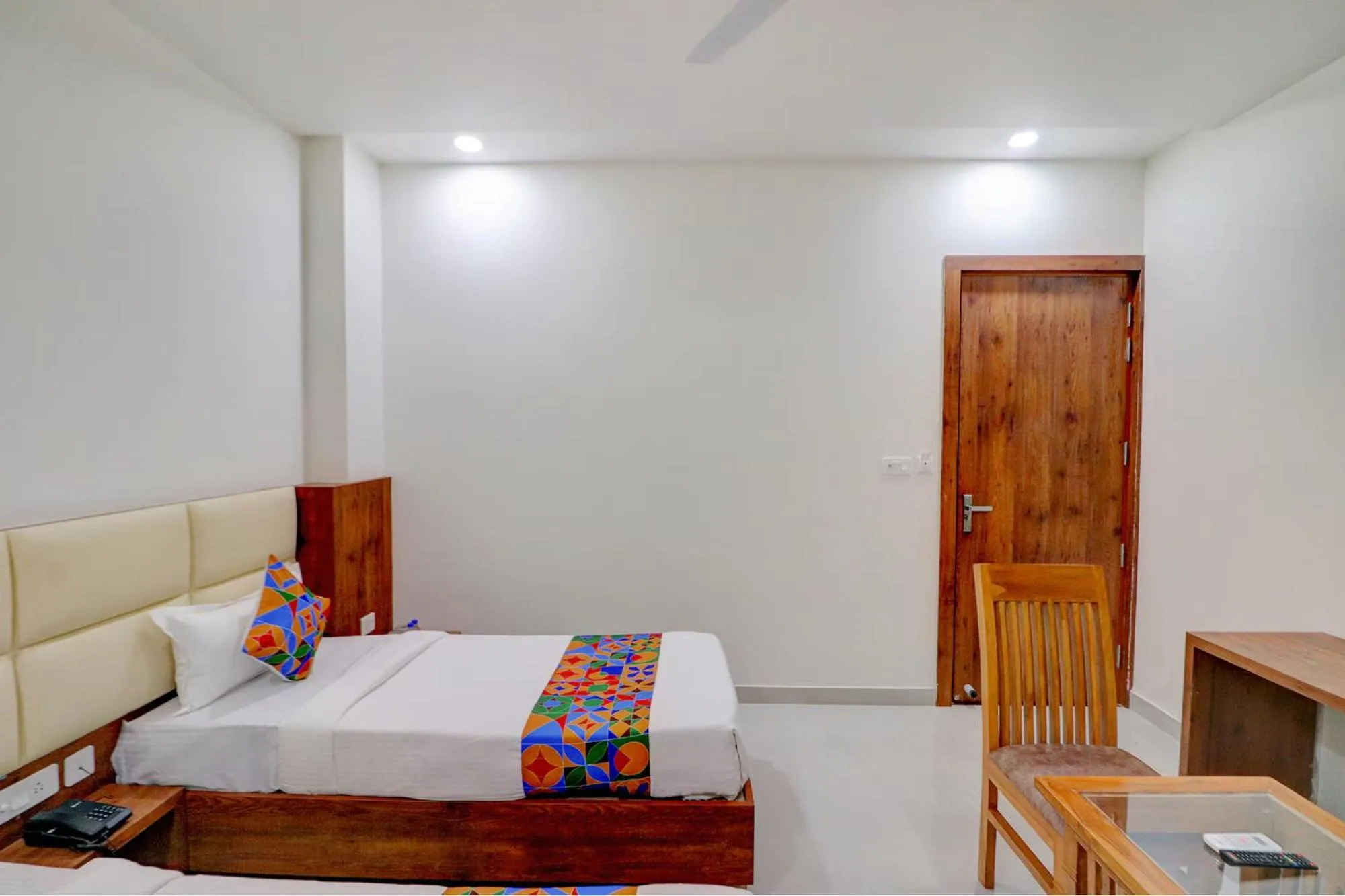 Bed in FabHotel AVS Grand and Banquets - 500m from Gomti Nagar railway station