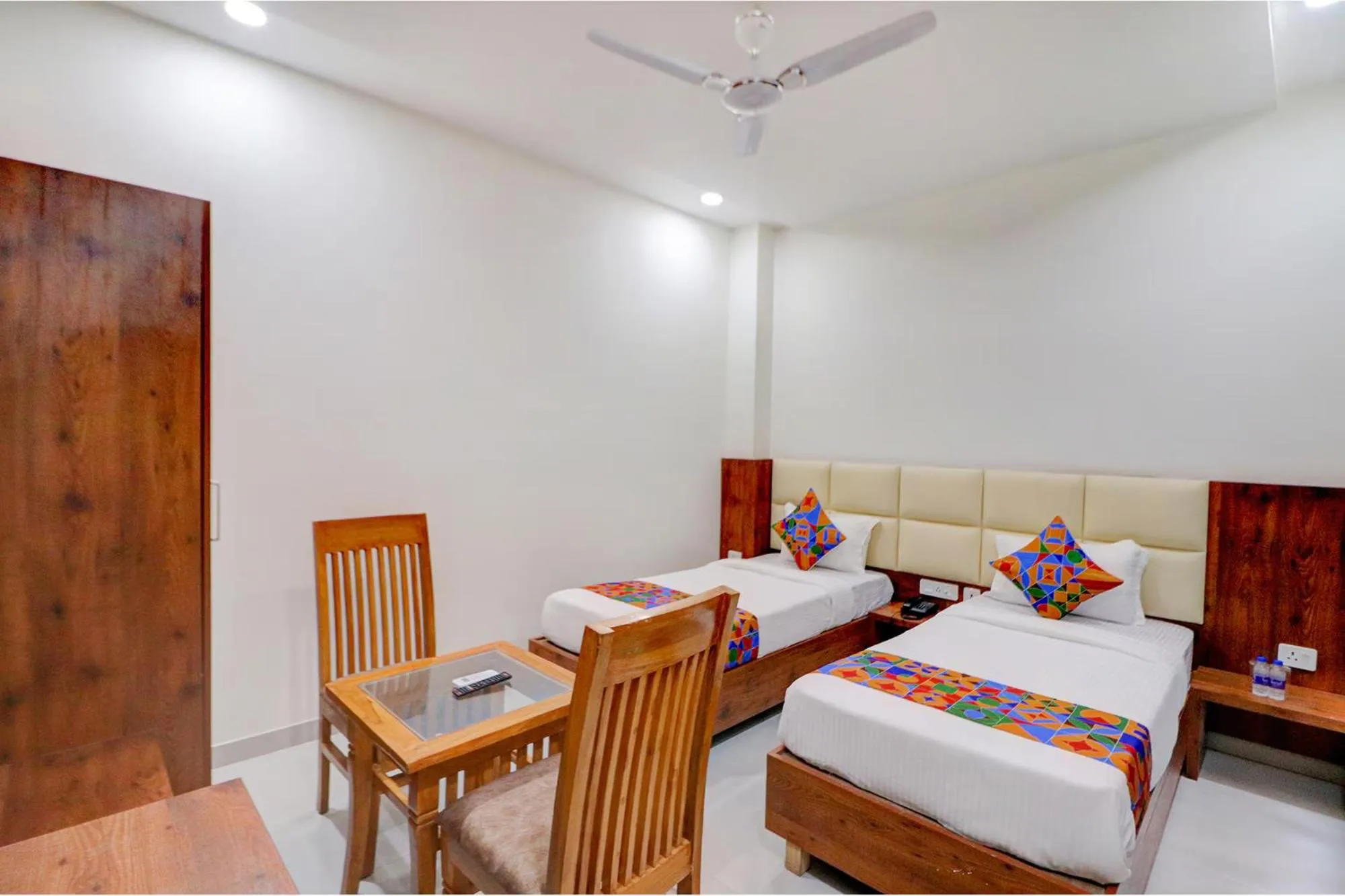 Bed in FabHotel AVS Grand and Banquets - 500m from Gomti Nagar railway station
