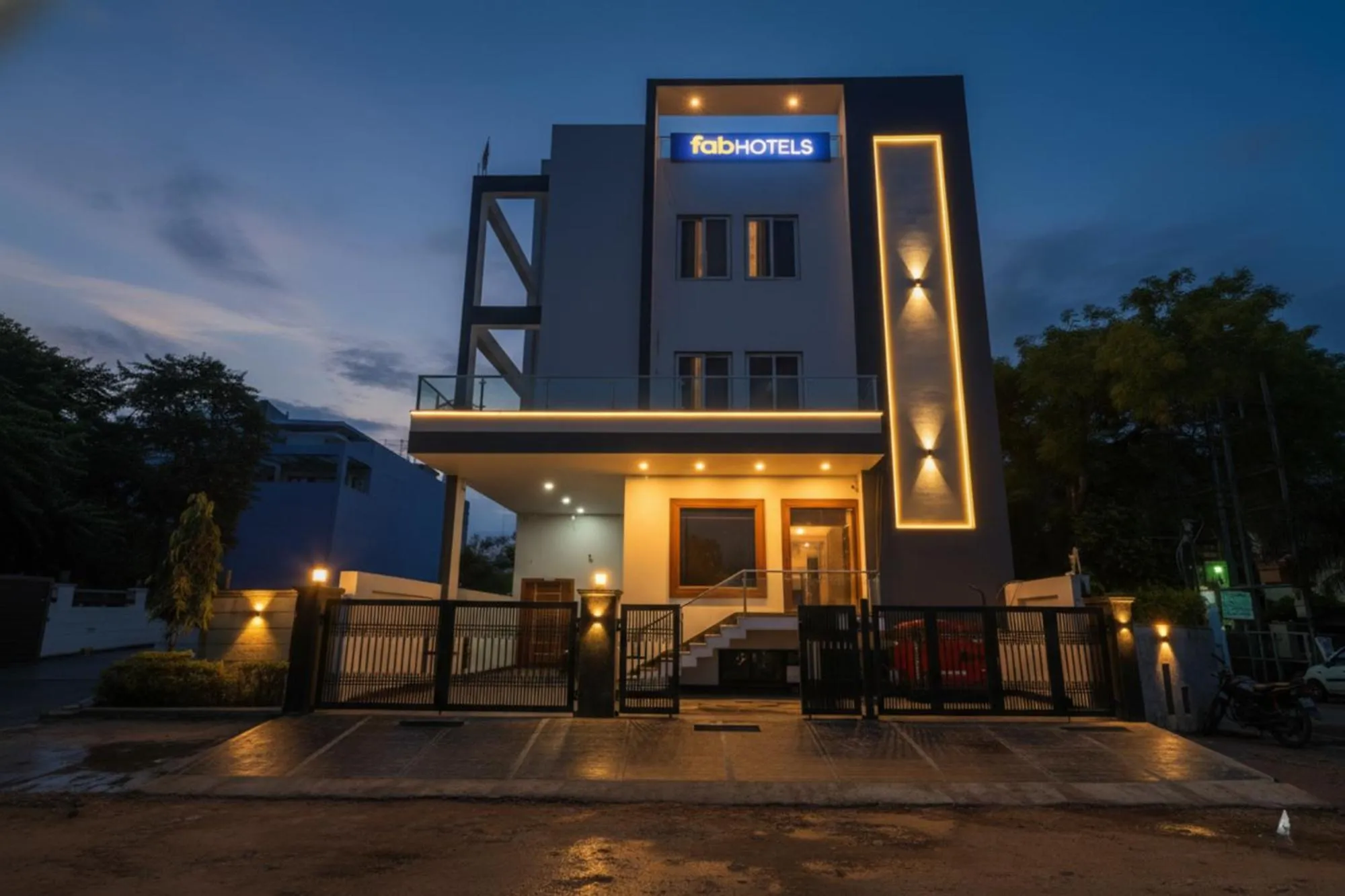 Property building in FabHotel AVS Grand and Banquets - 500m from Gomti Nagar railway station