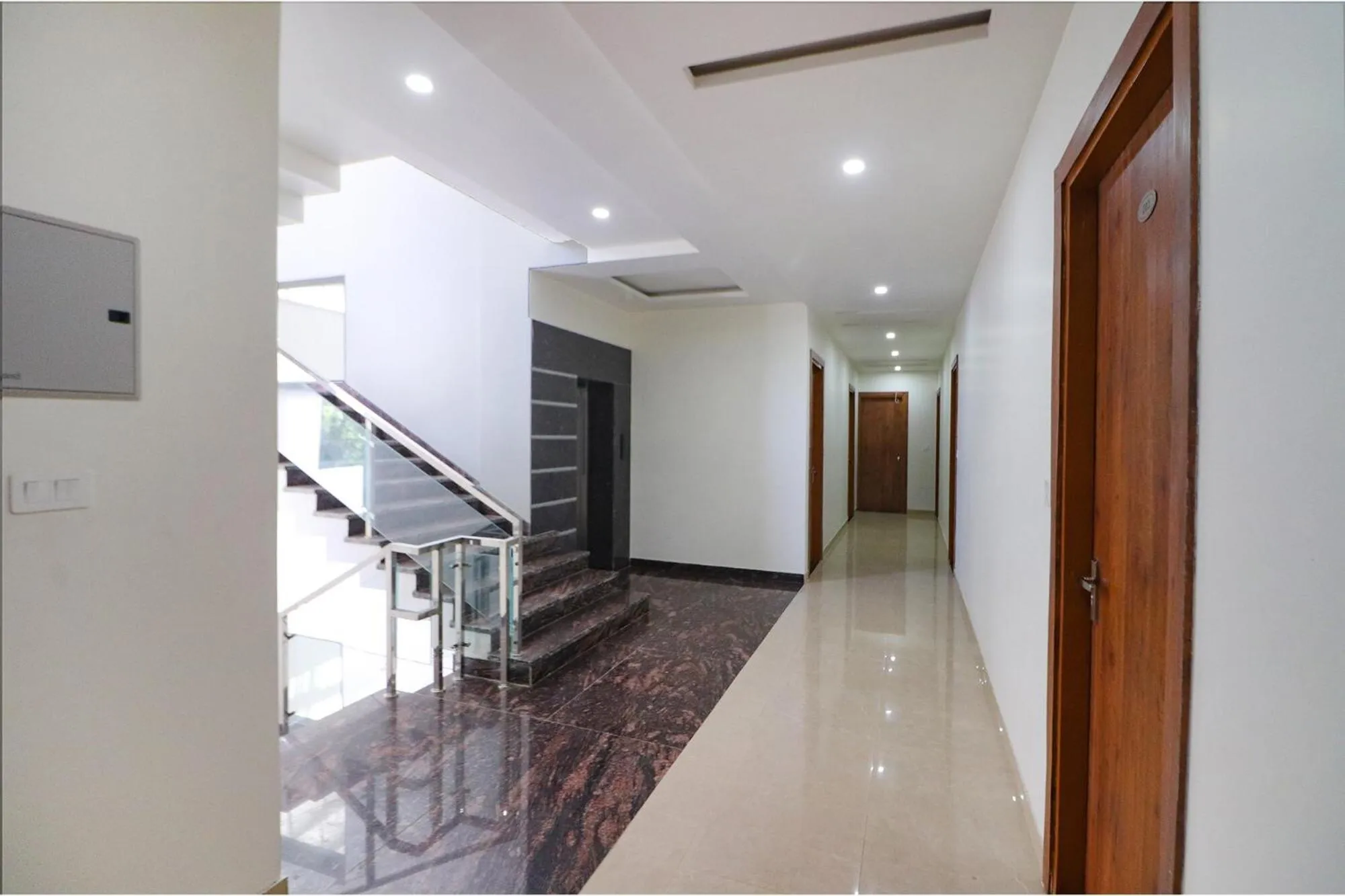 Lobby or reception in FabHotel AVS Grand and Banquets - 500m from Gomti Nagar railway station