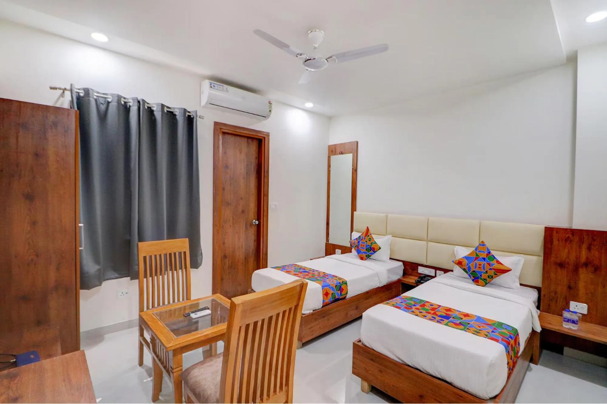 Bed in FabHotel AVS Grand and Banquets - 500m from Gomti Nagar railway station