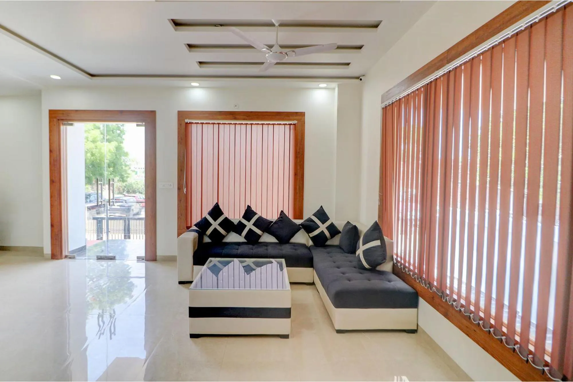 Seating area in FabHotel AVS Grand and Banquets - 500m from Gomti Nagar railway station