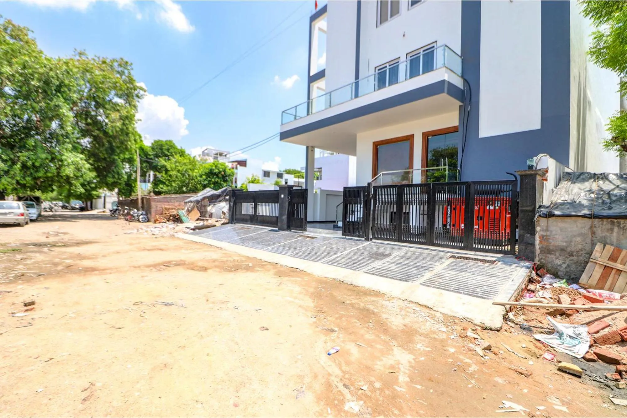 Facade/entrance in FabHotel AVS Grand and Banquets - 500m from Gomti Nagar railway station