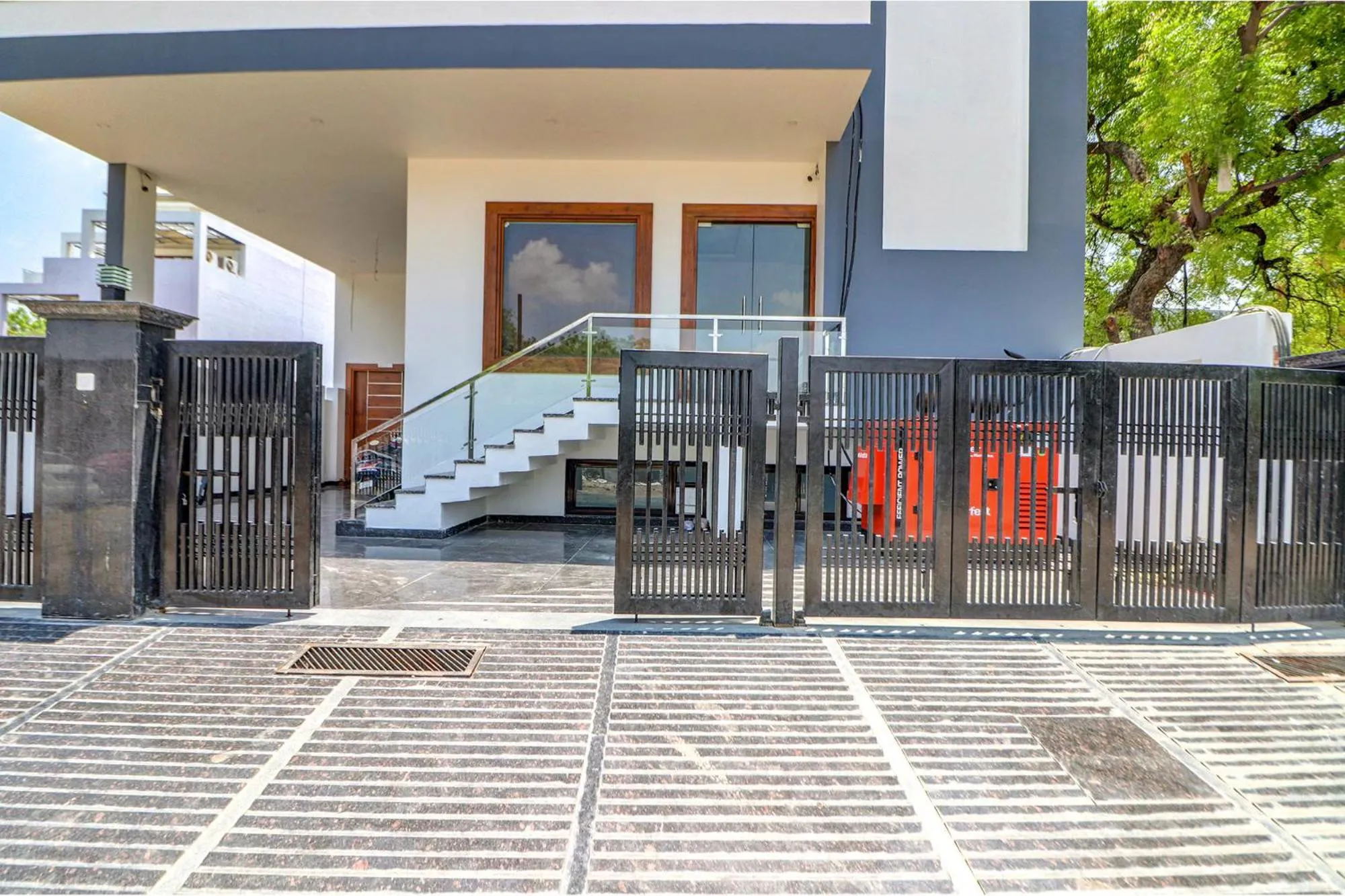 Facade/entrance in FabHotel AVS Grand and Banquets - 500m from Gomti Nagar railway station