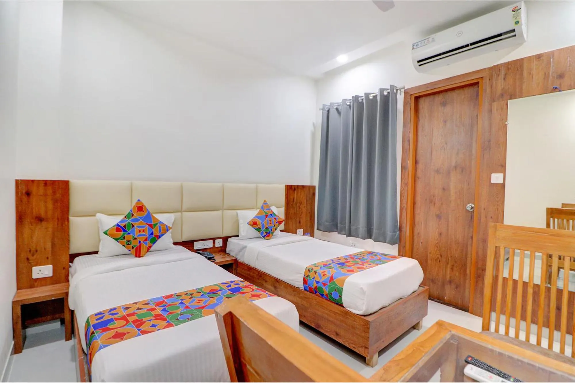 Bed in FabHotel AVS Grand and Banquets - 500m from Gomti Nagar railway station