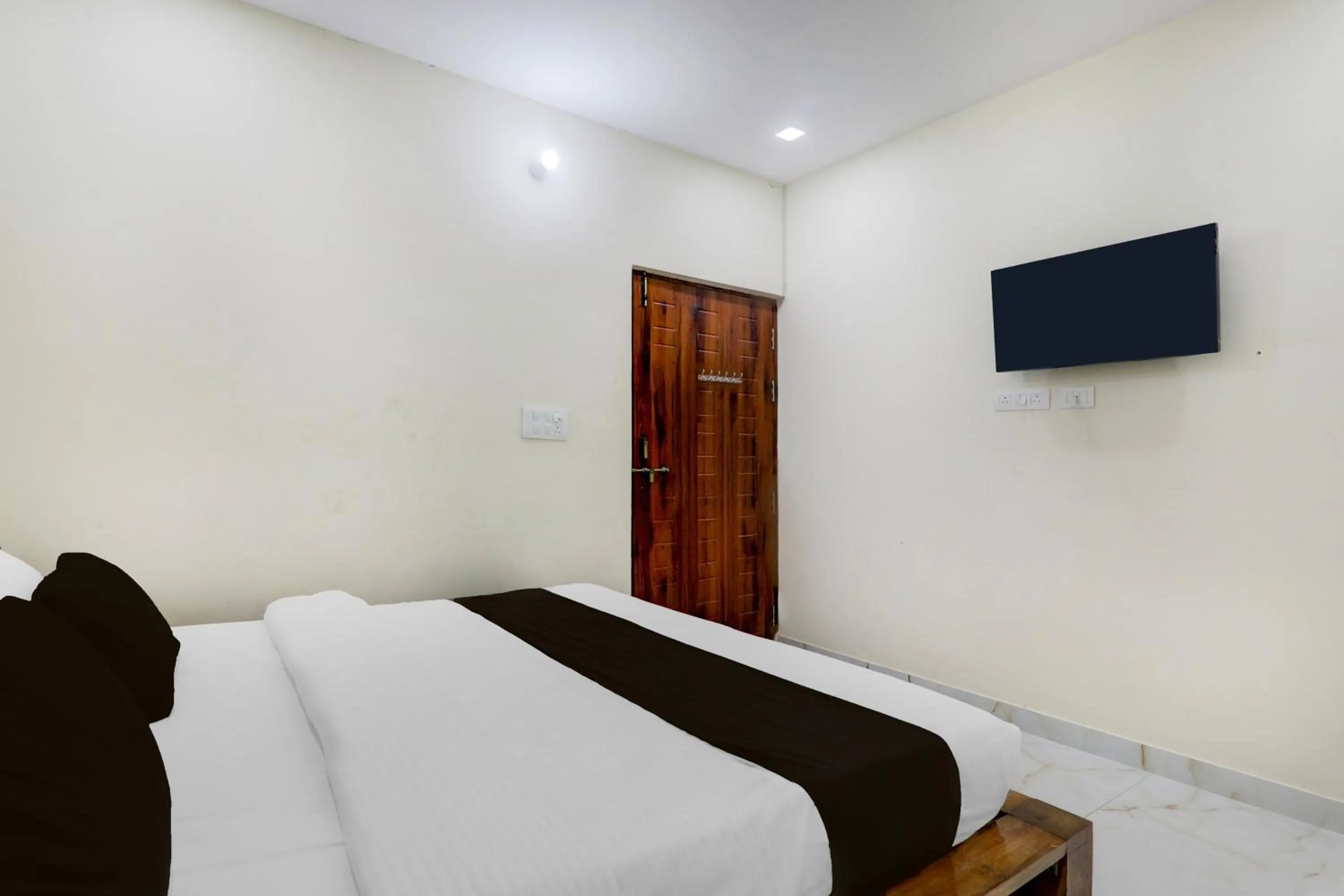 Bedroom, Bed in Super Hotel O IIM Road Lucknow