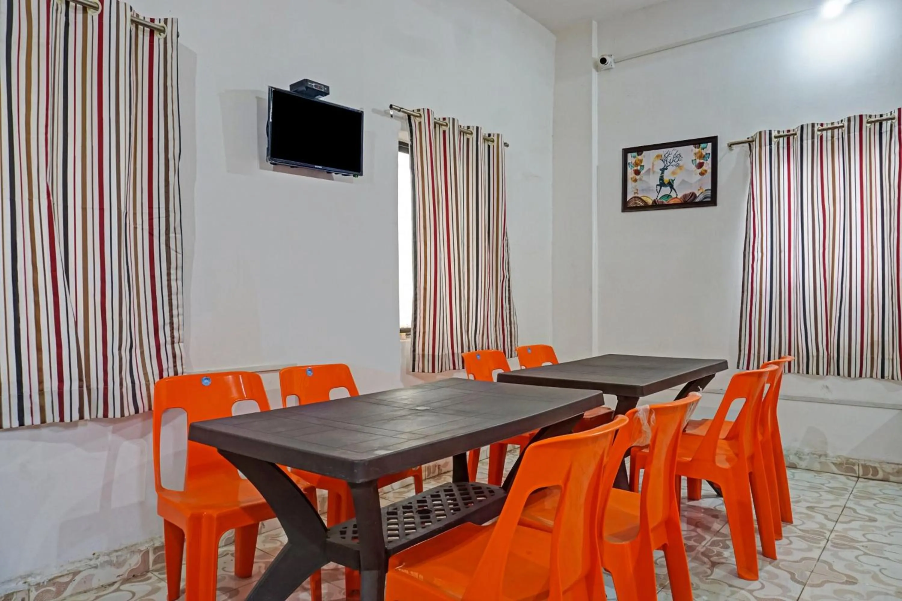 Restaurant/places to eat in Hotel O Delight Stay Inn