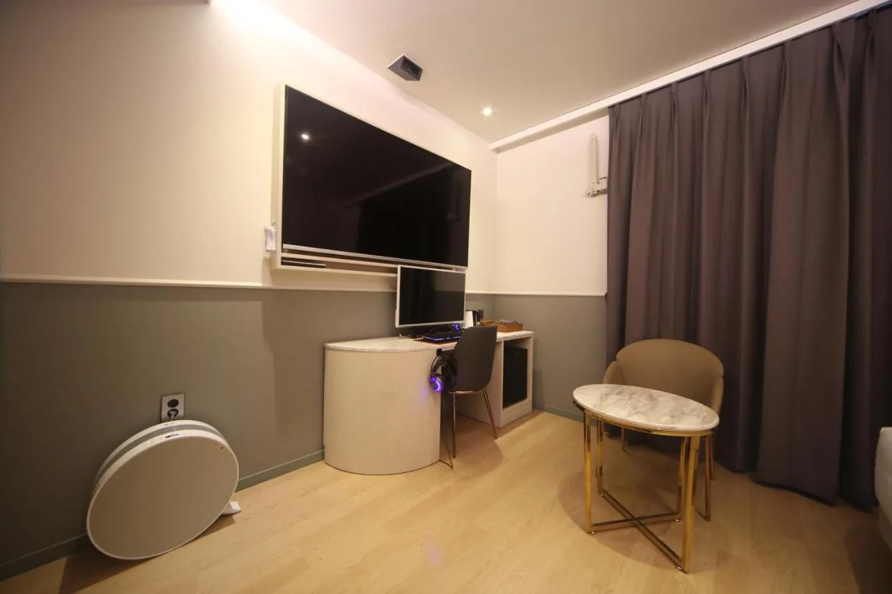 H Avenue Hotel Minam