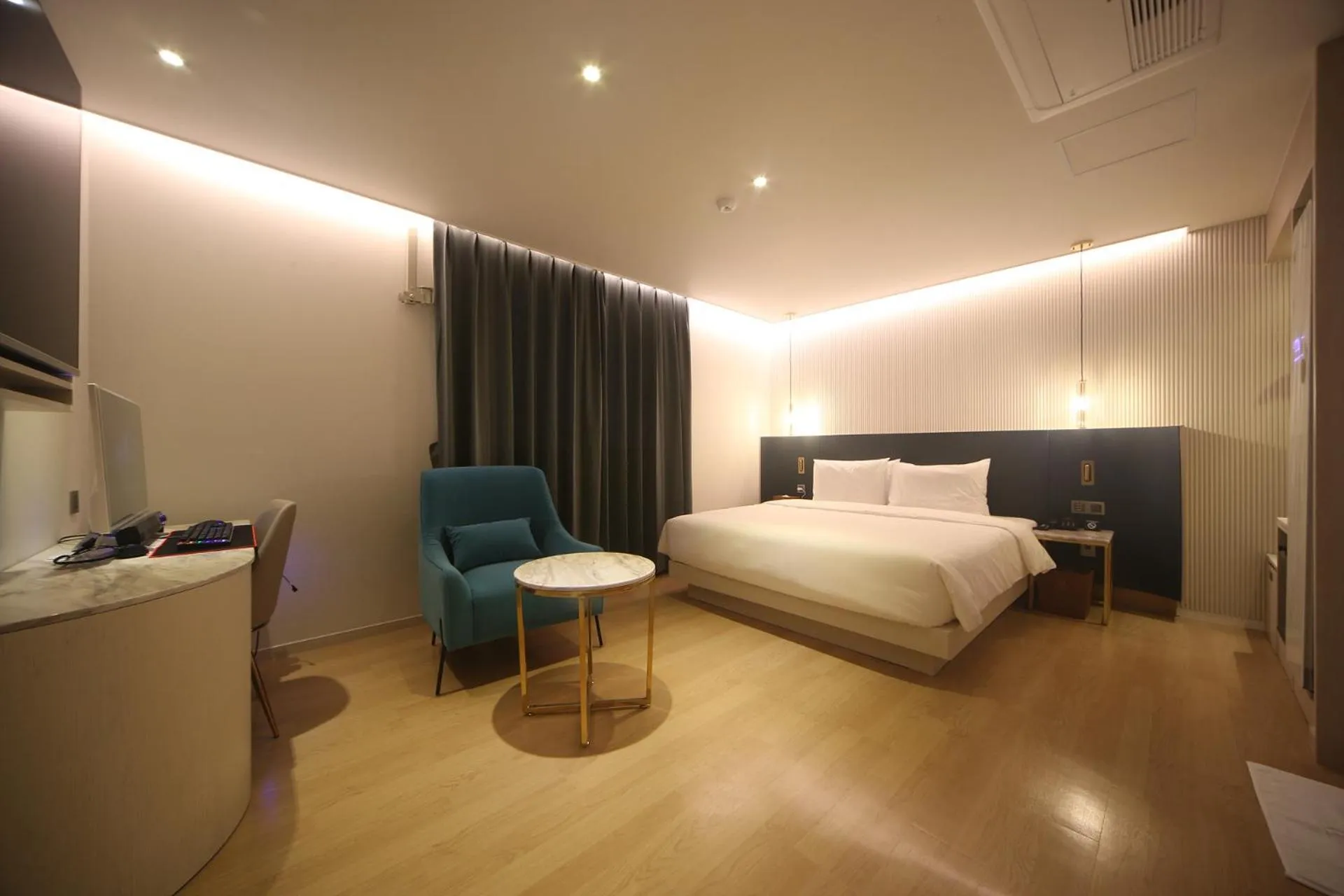 Bed in H Avenue Hotel Minam