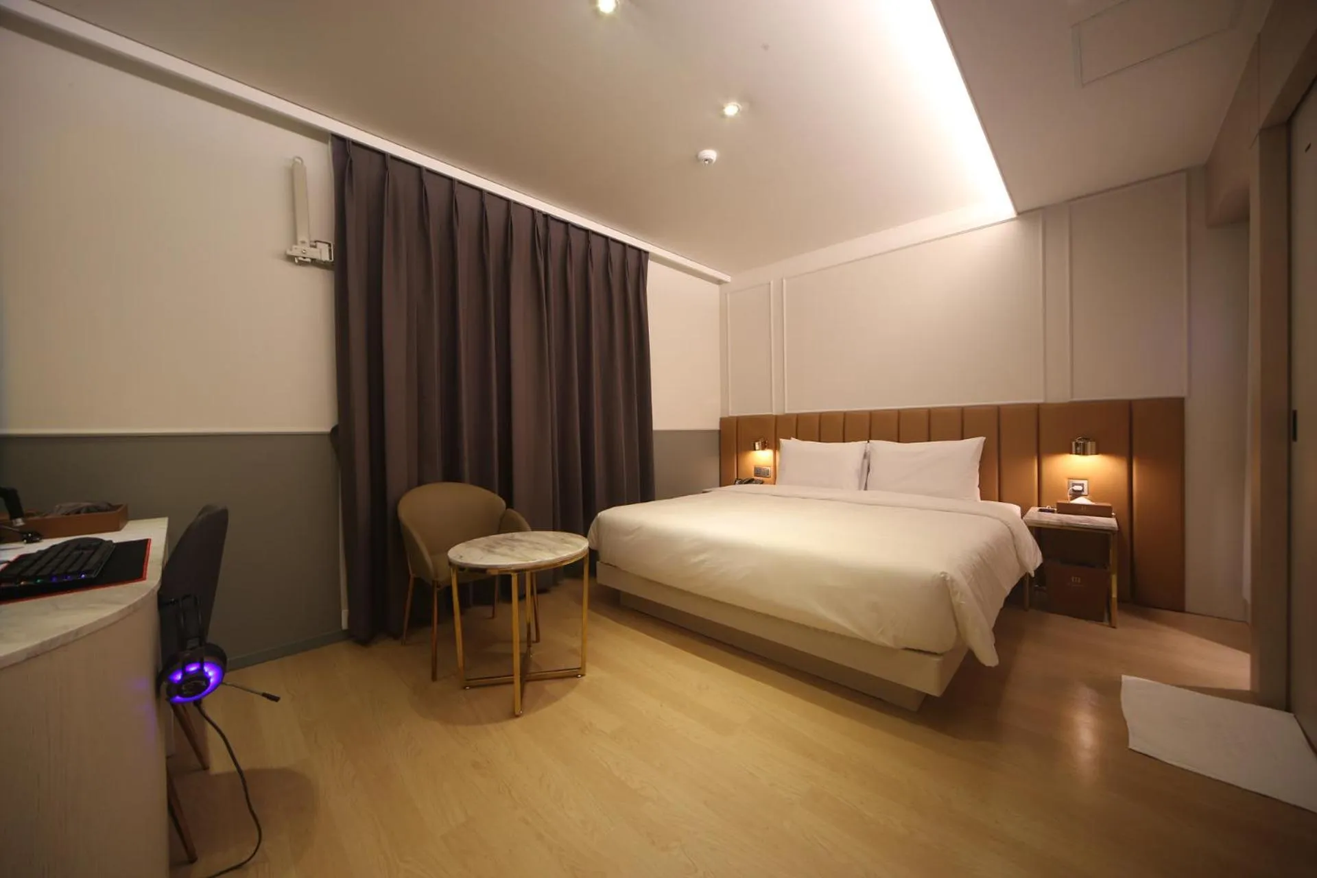 Bed in H Avenue Hotel Minam