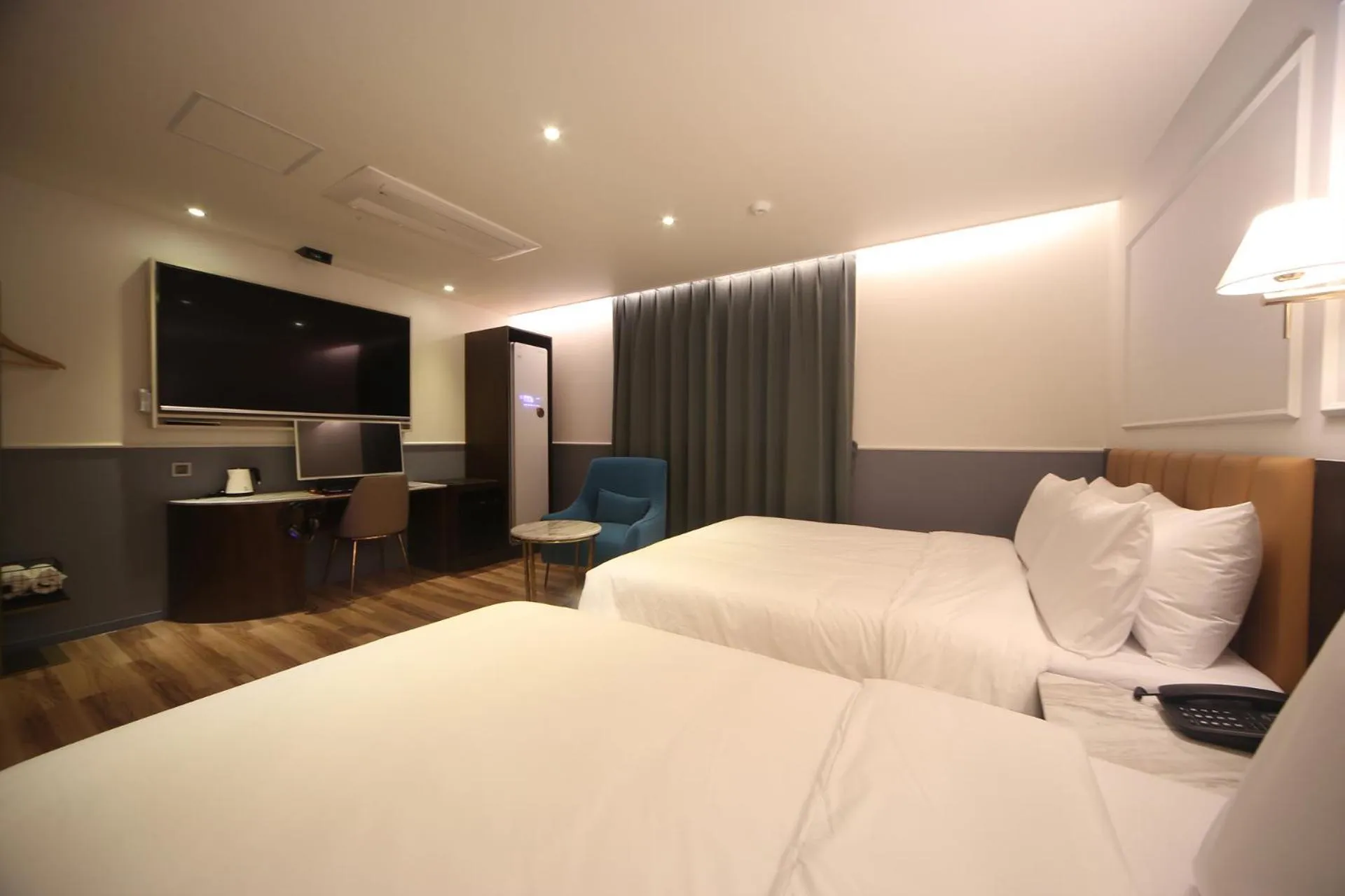 Bed in H Avenue Hotel Minam