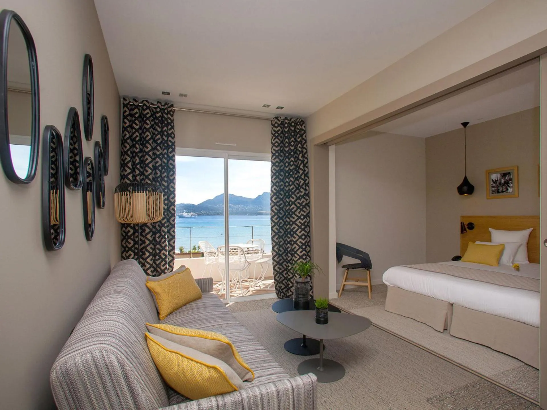 Bedroom in Hôtel La Caravelle