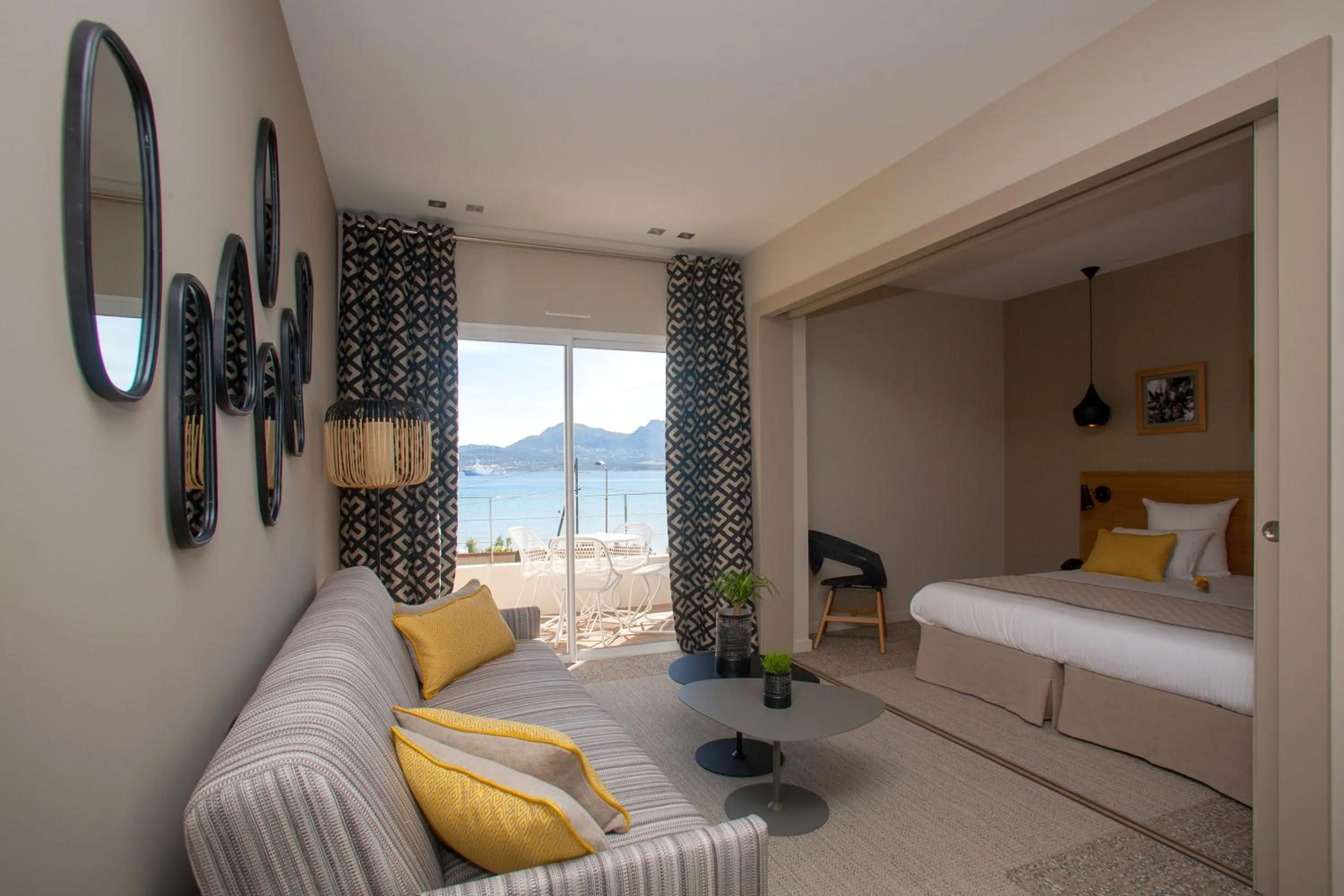 Bedroom in Hôtel La Caravelle