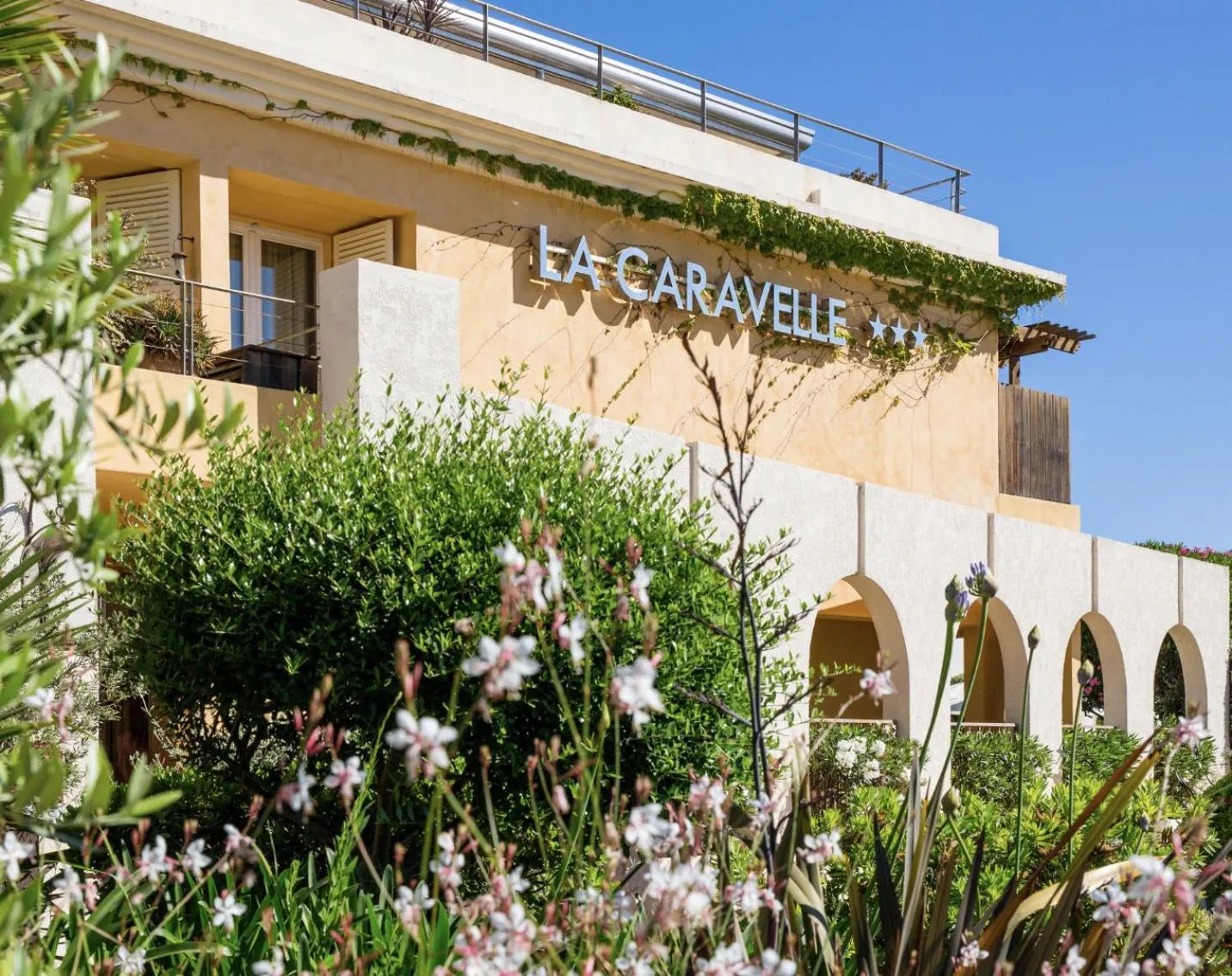 Property building in Hôtel La Caravelle