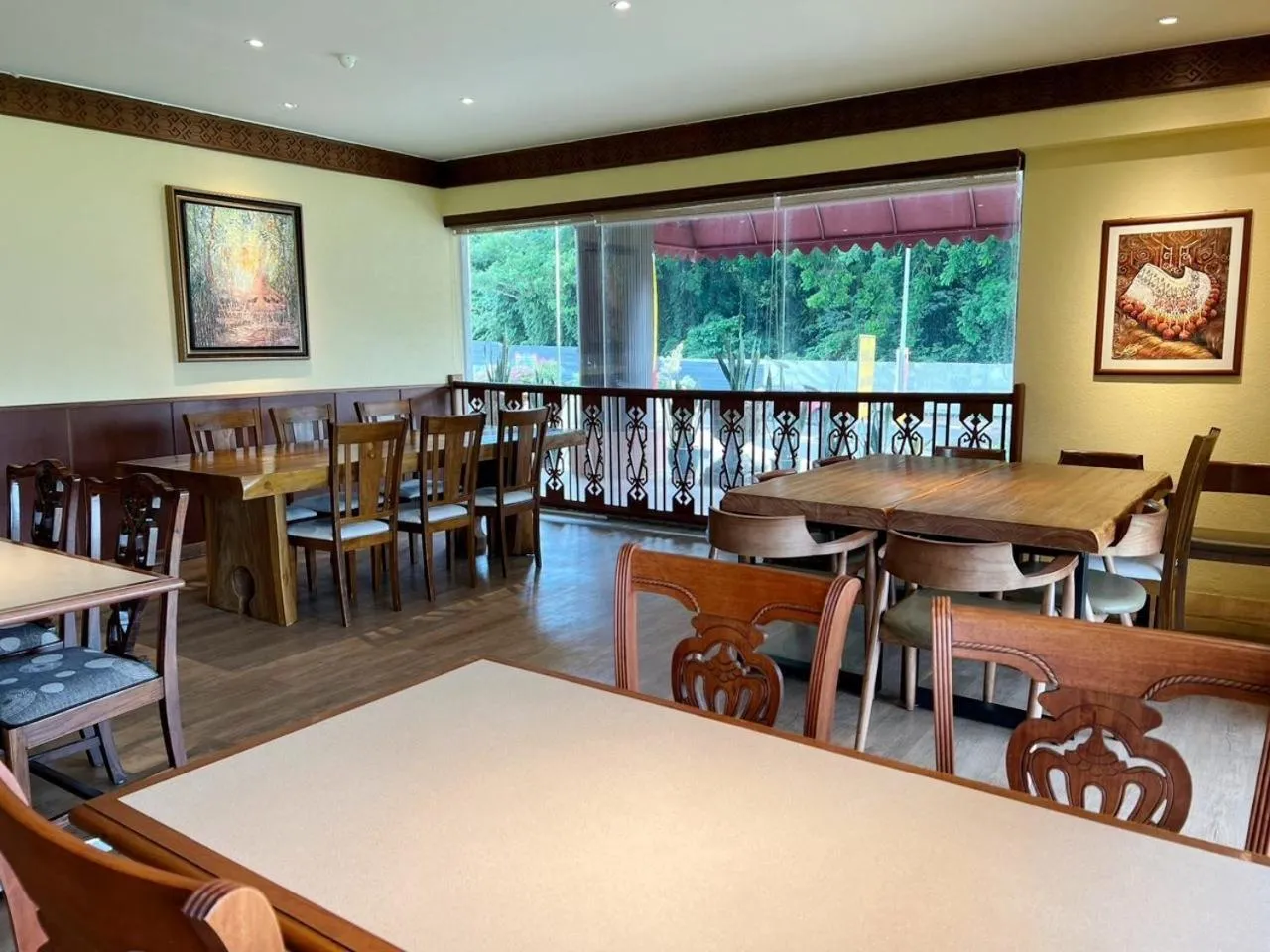 Restaurant/places to eat in The Borneo Hotel