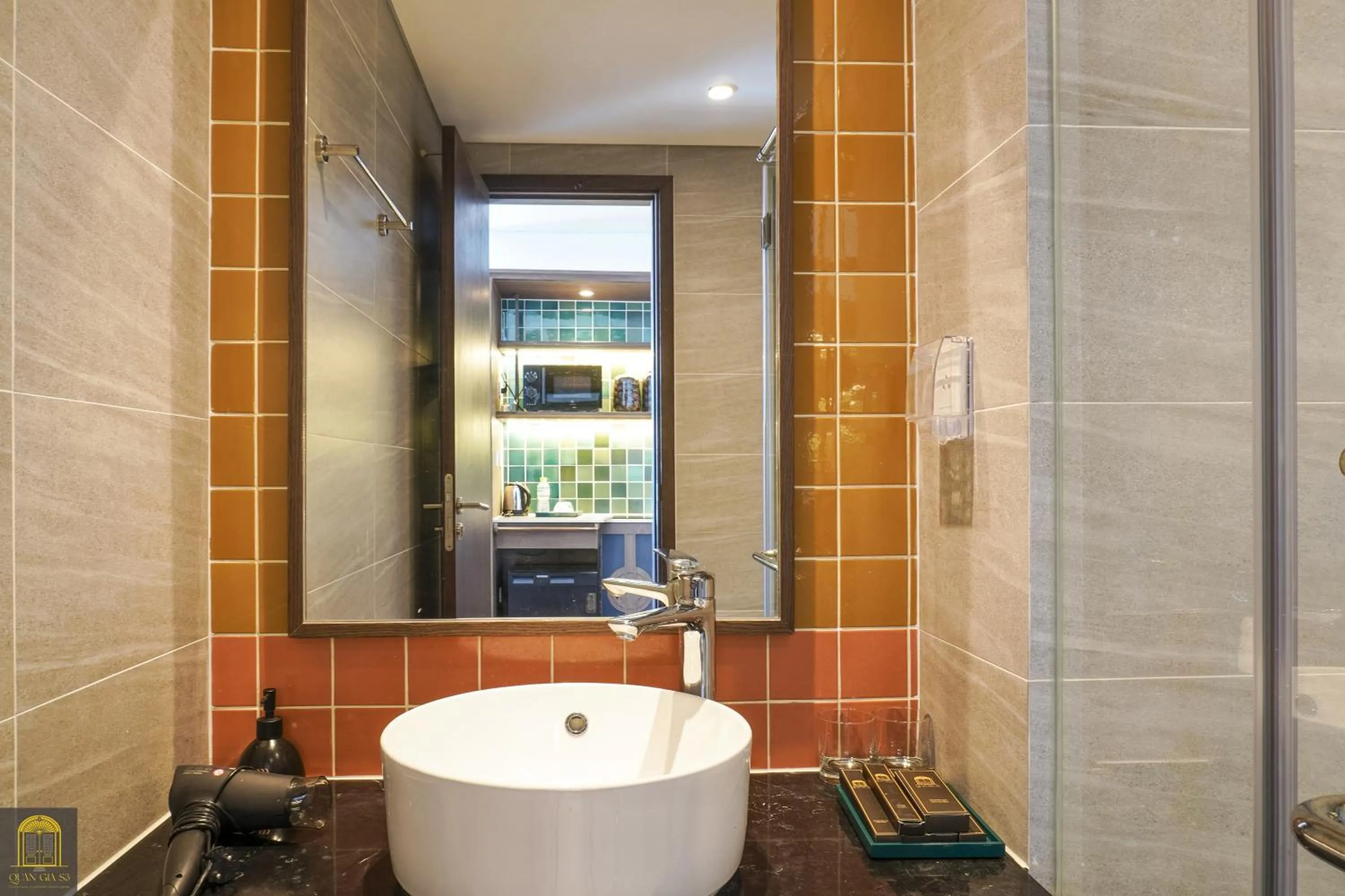 Shower in Mandala Pearl Azure Retreat