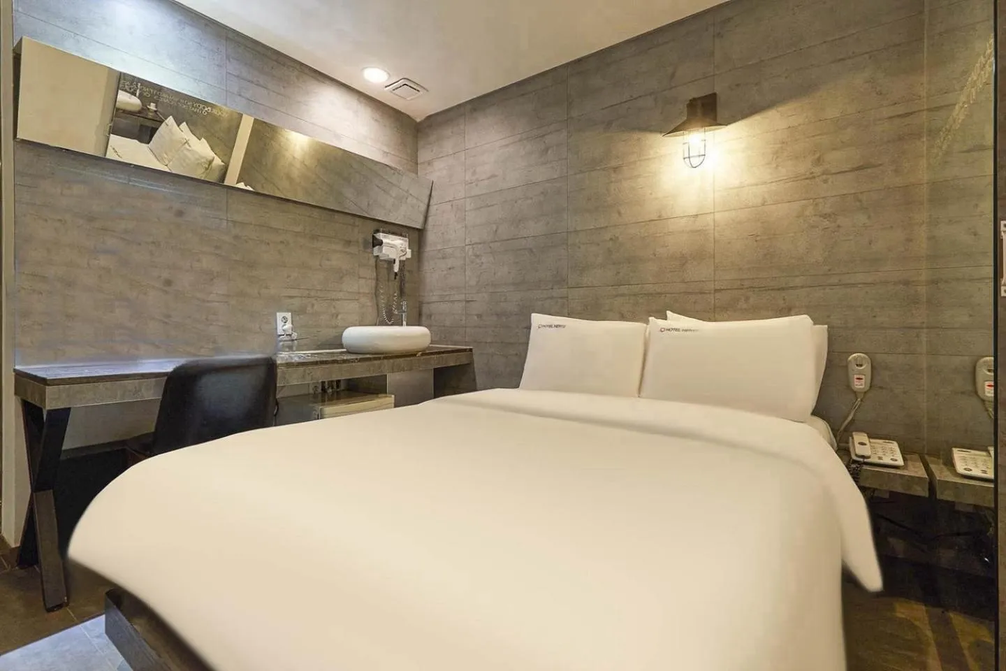 Photo of the whole room in HERTZ Hotel