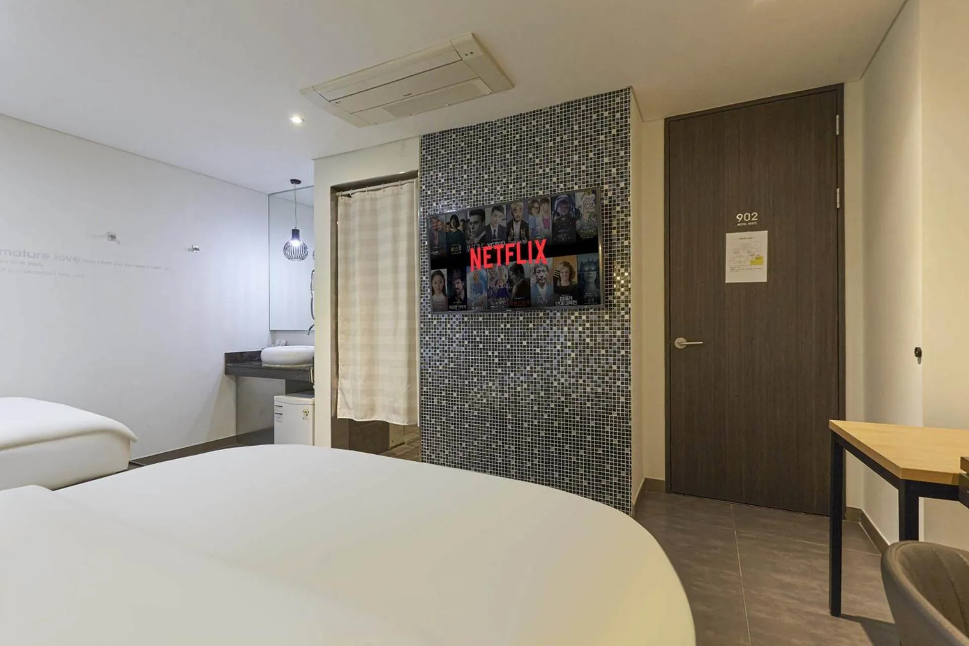 Photo of the whole room, Bed in HERTZ Hotel