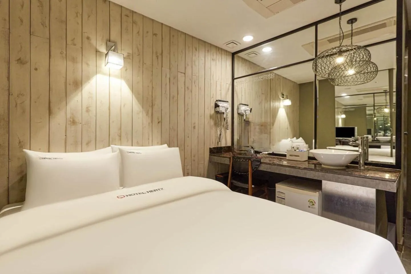 Photo of the whole room, Bed in HERTZ Hotel