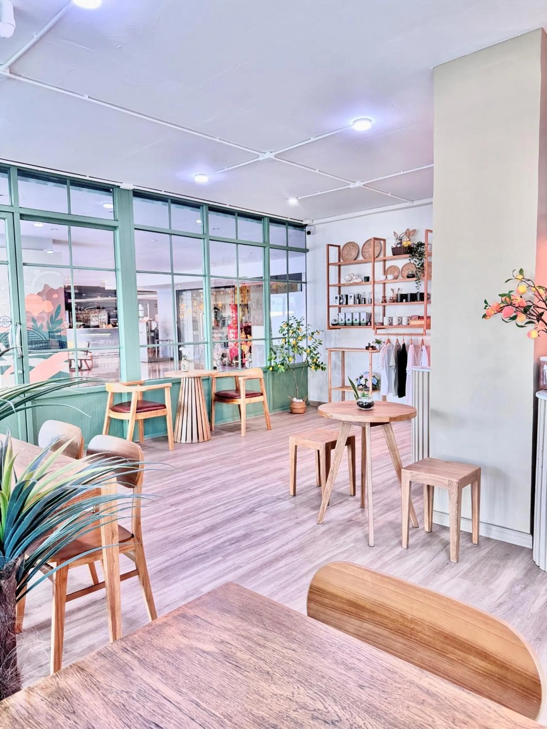 Restaurant/places to eat in Herma Hotel