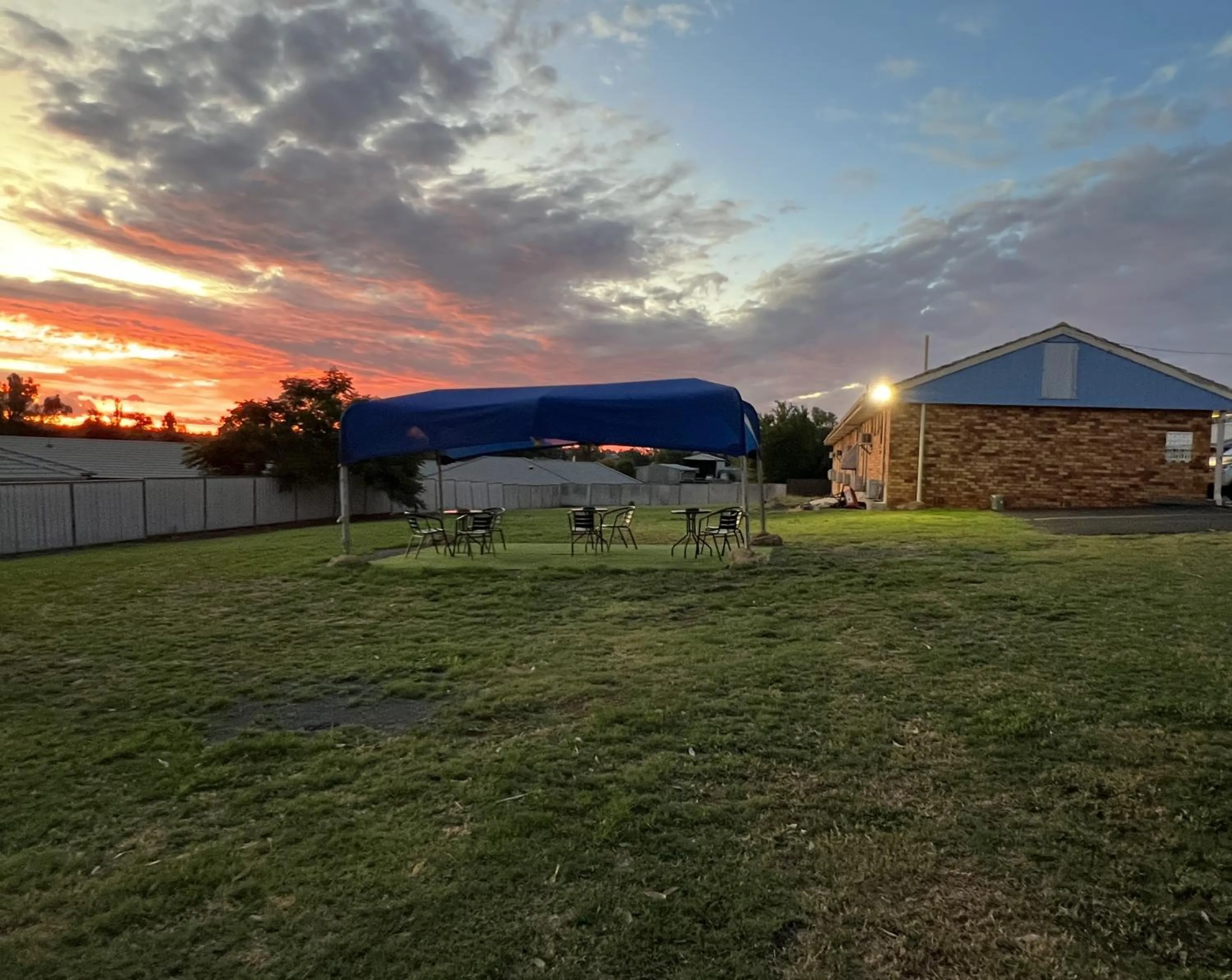 Sunset in Almond Inn Motel
