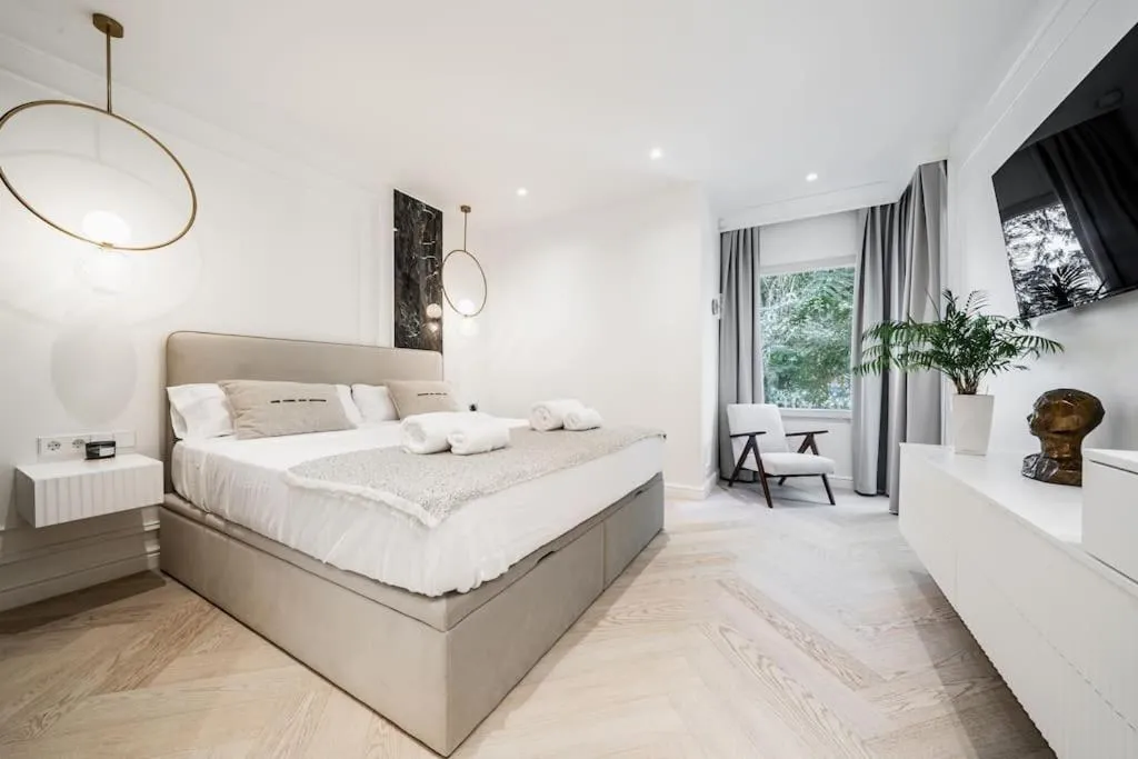Bed in Luxury apartment in Puerto Banus La Alcazaba
