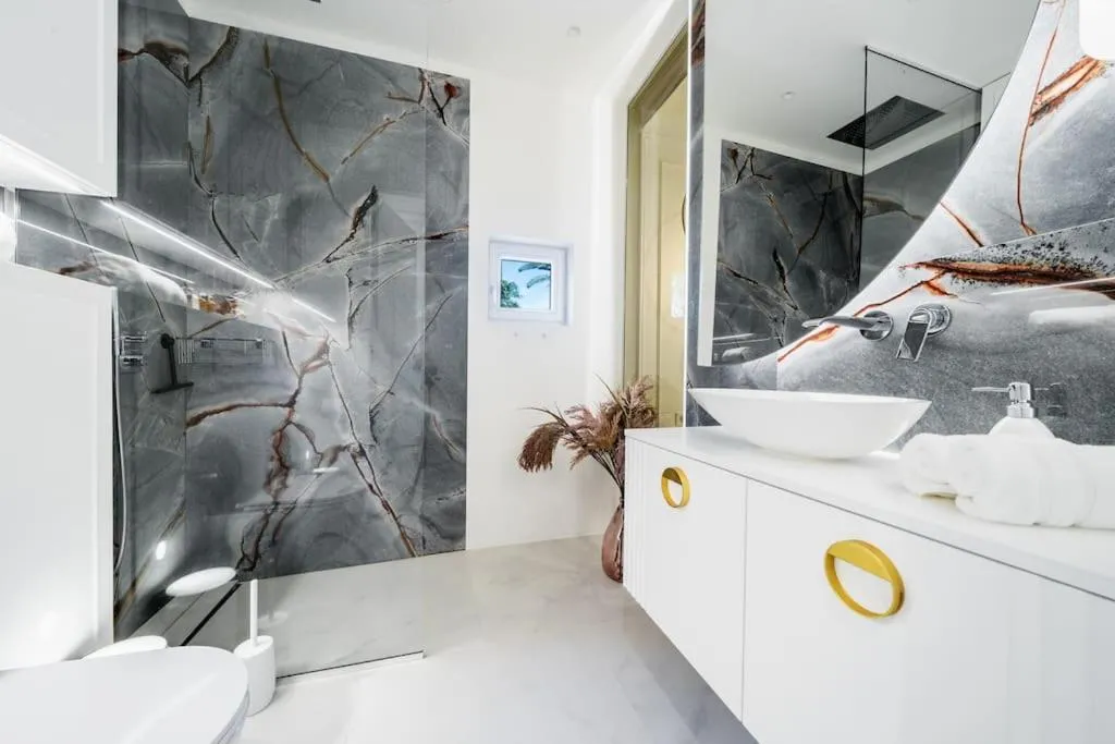 Bed in Luxury apartment in Puerto Banus La Alcazaba