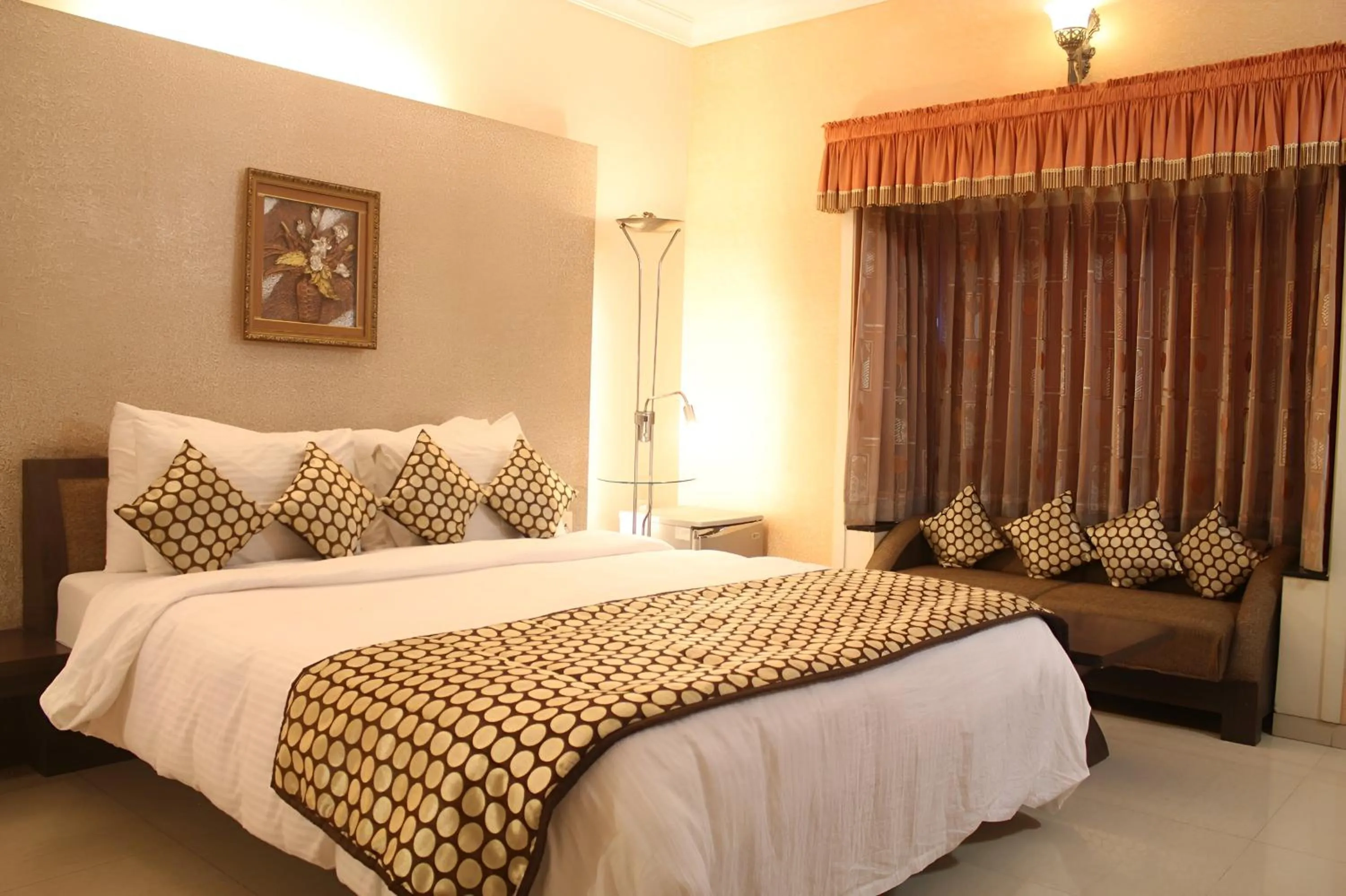 room service, Bed in New Hotel Europa Inn