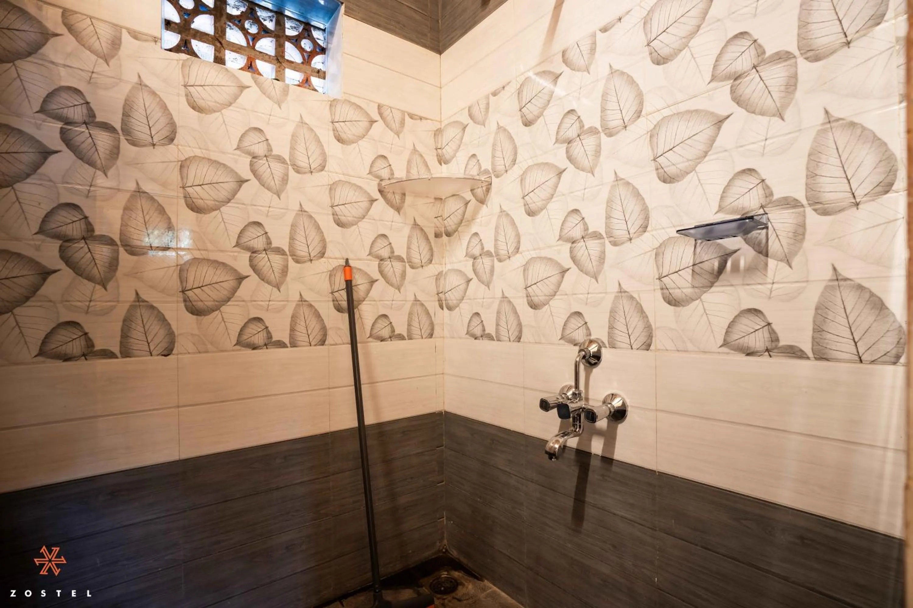 Shower in Zostel Hampi, Gangavathi