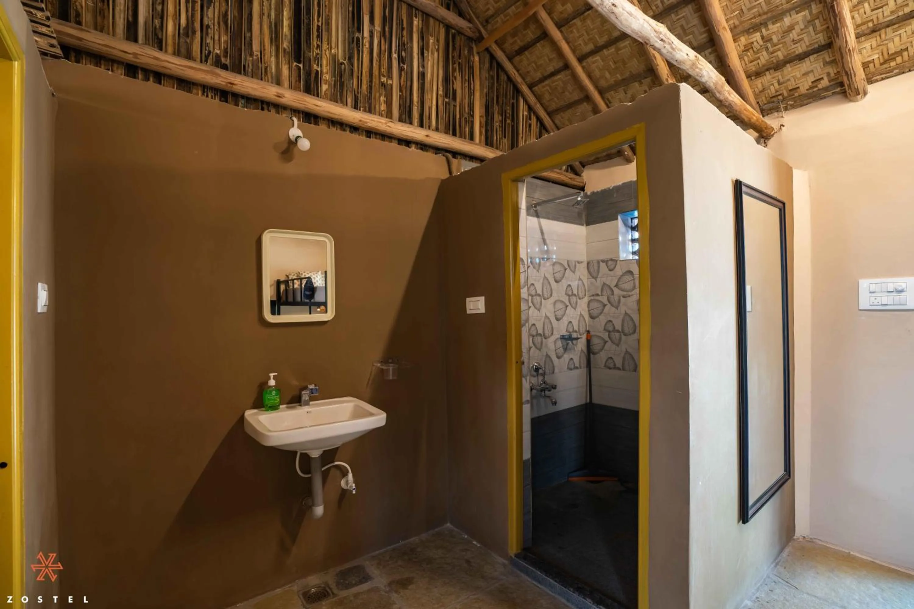 Shower in Zostel Hampi, Gangavathi