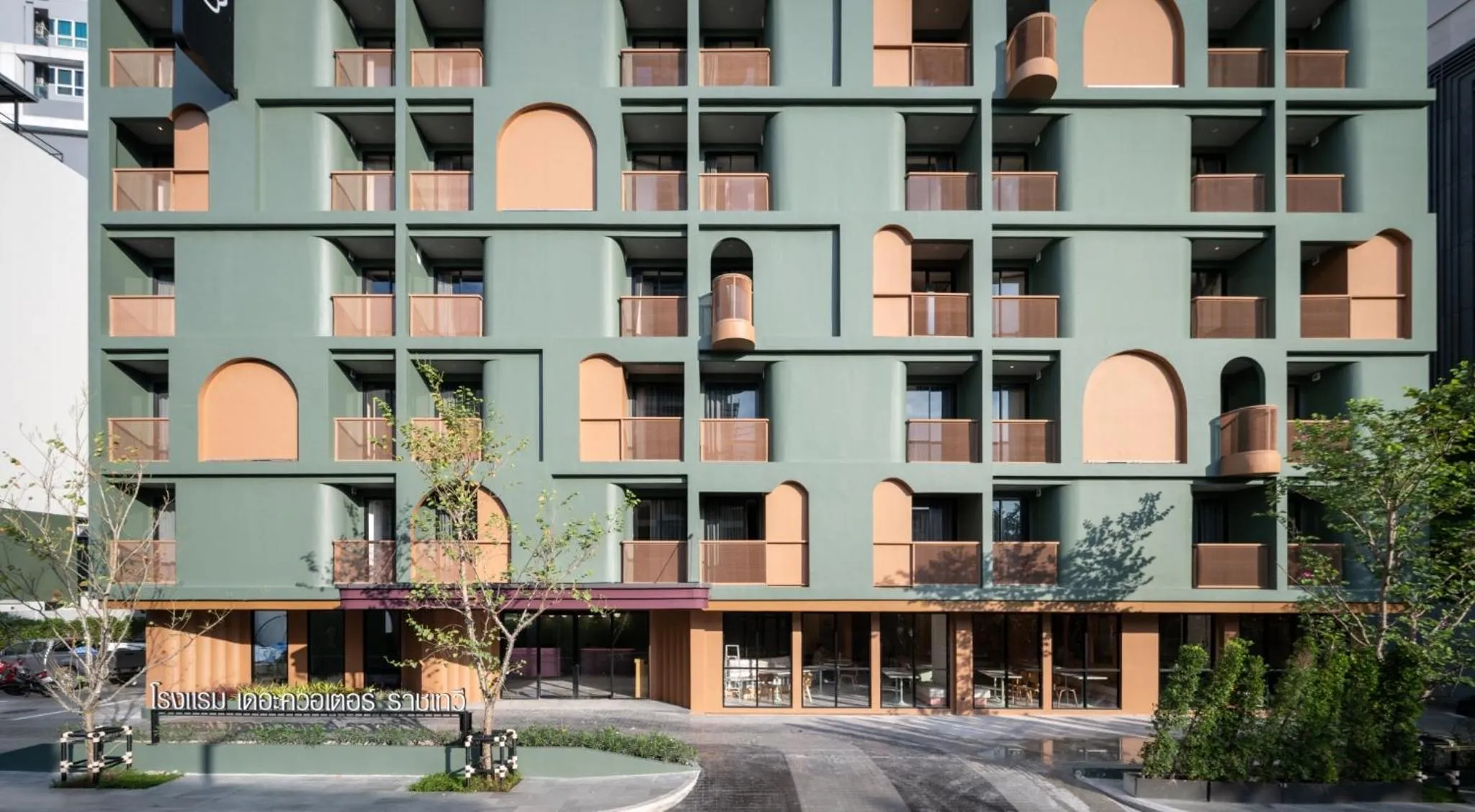 Property building in The Quarter Ratchathewi by UHG